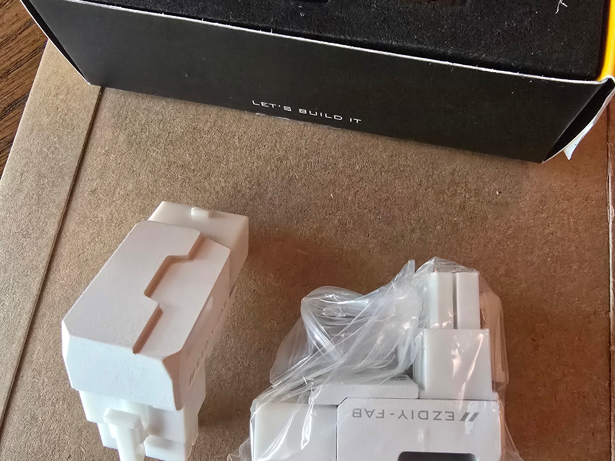 8-Pin PCIe GPU Power Adapter 90-Degree Angled Connector Aluminum White RVS 2 pack