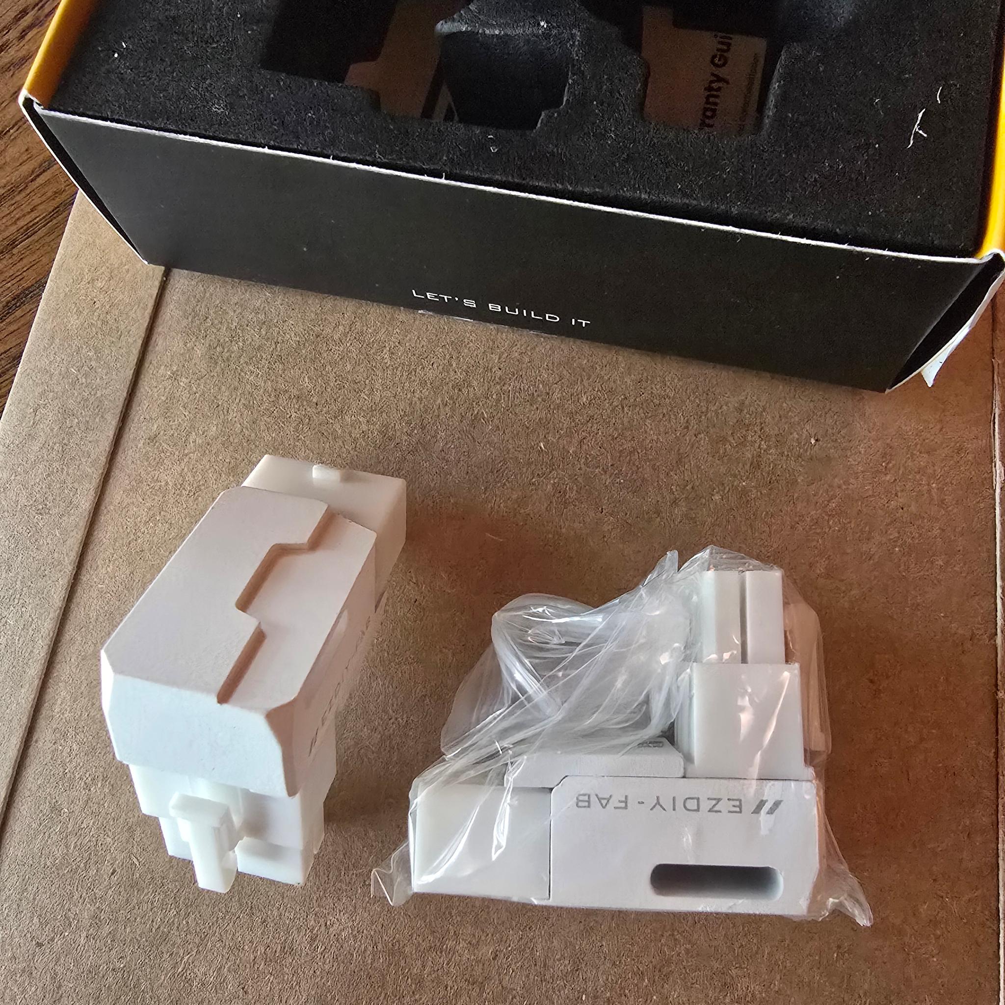 8-Pin PCIe GPU Power Adapter 90-Degree Angled Connector Aluminum White RVS 2 pack