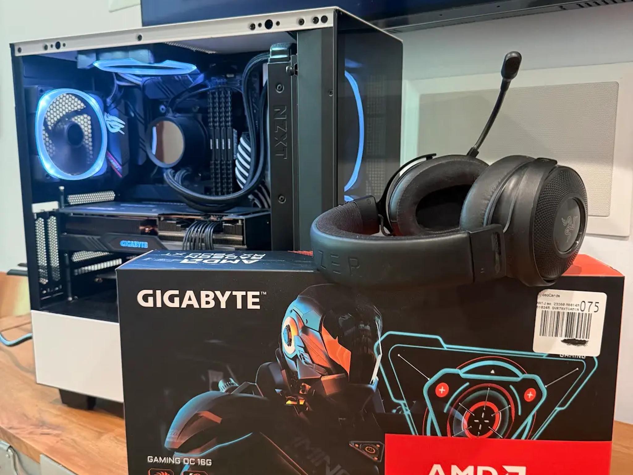 AMD RX 7800 XT Ryzen 7 5700X Custom Gaming PC