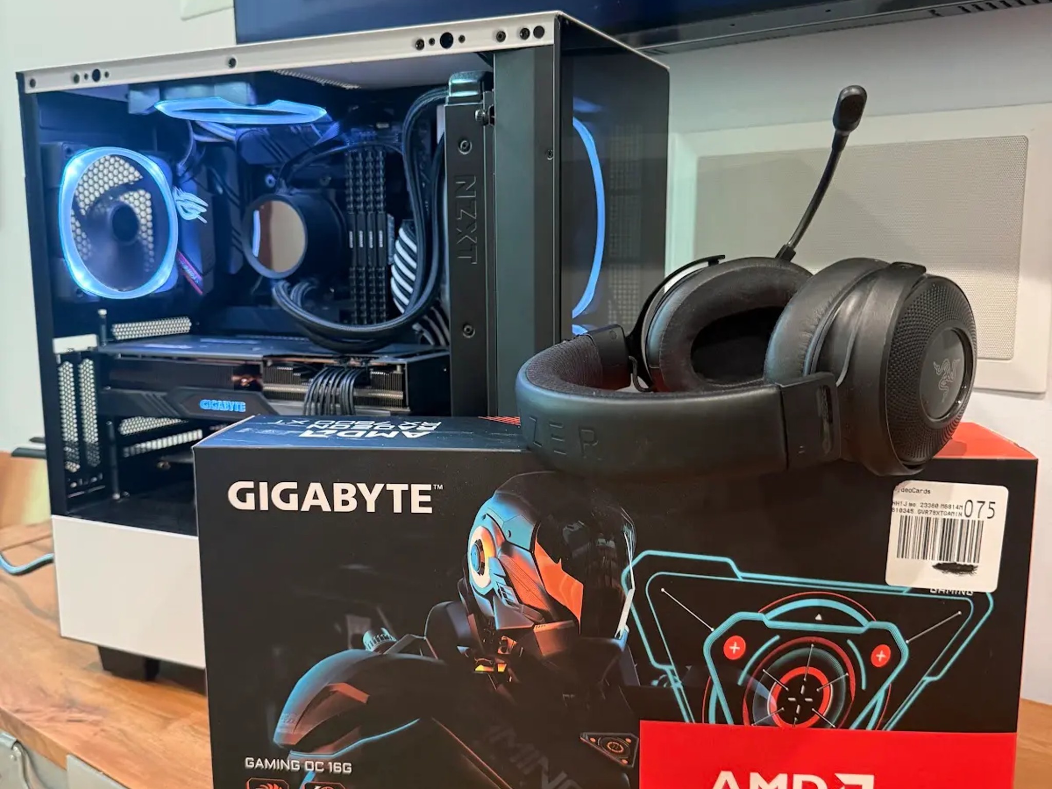 AMD RX 7800 XT Ryzen 7 5700X Custom Gaming PC