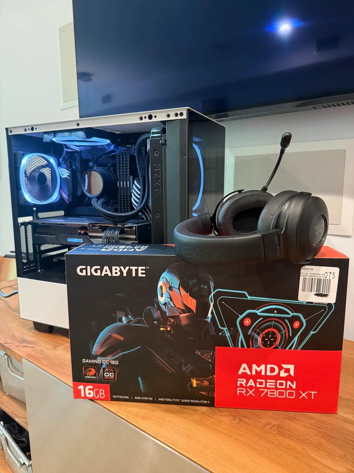 AMD RX 7800 XT Ryzen 7 5700X Custom Gaming PC