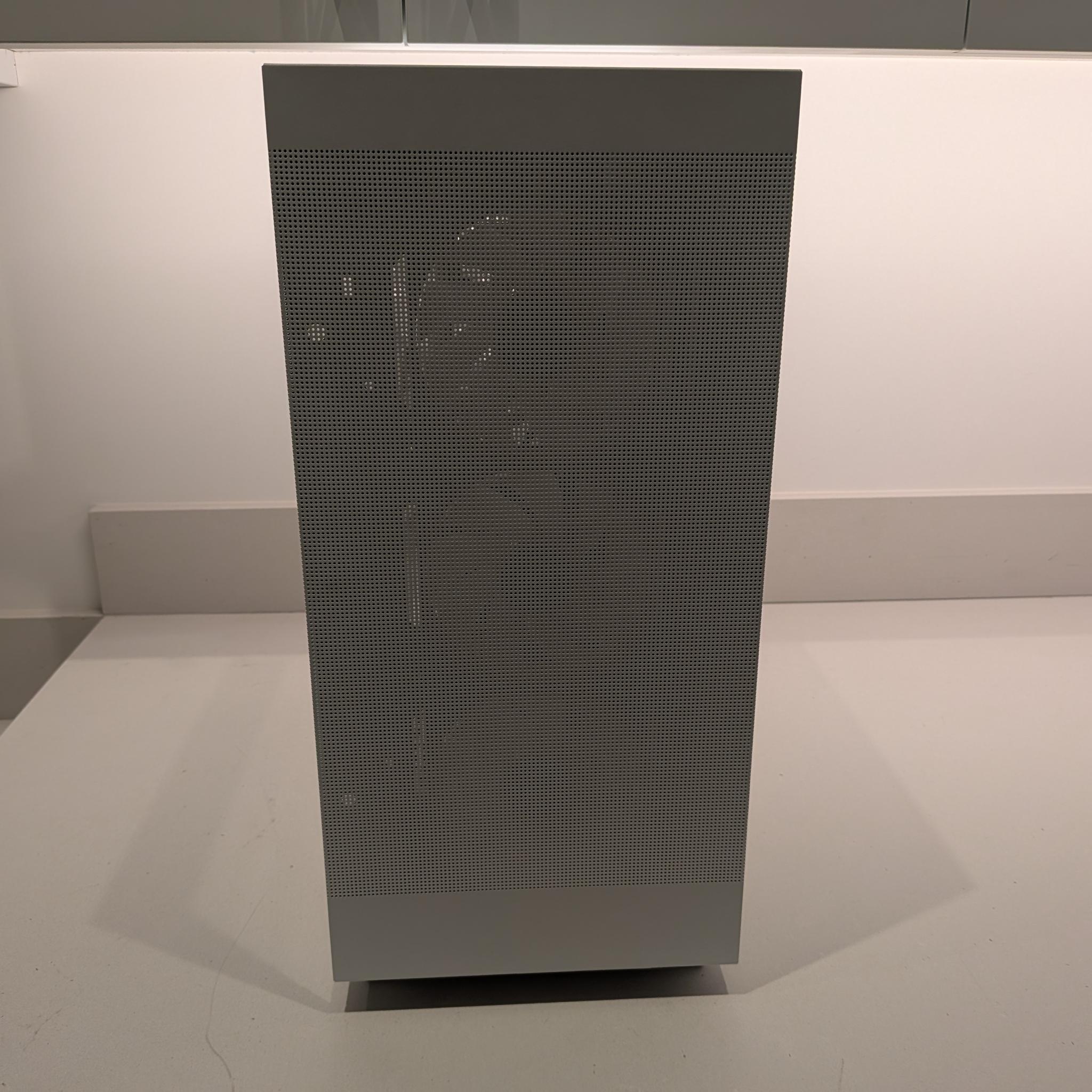 4K Ice Machine - RX 9070 XT, Ryzen 7 7800X3D, 64 GB DDR5, 4 TB Gen 4 NVME, Liquid Cooled, RGB