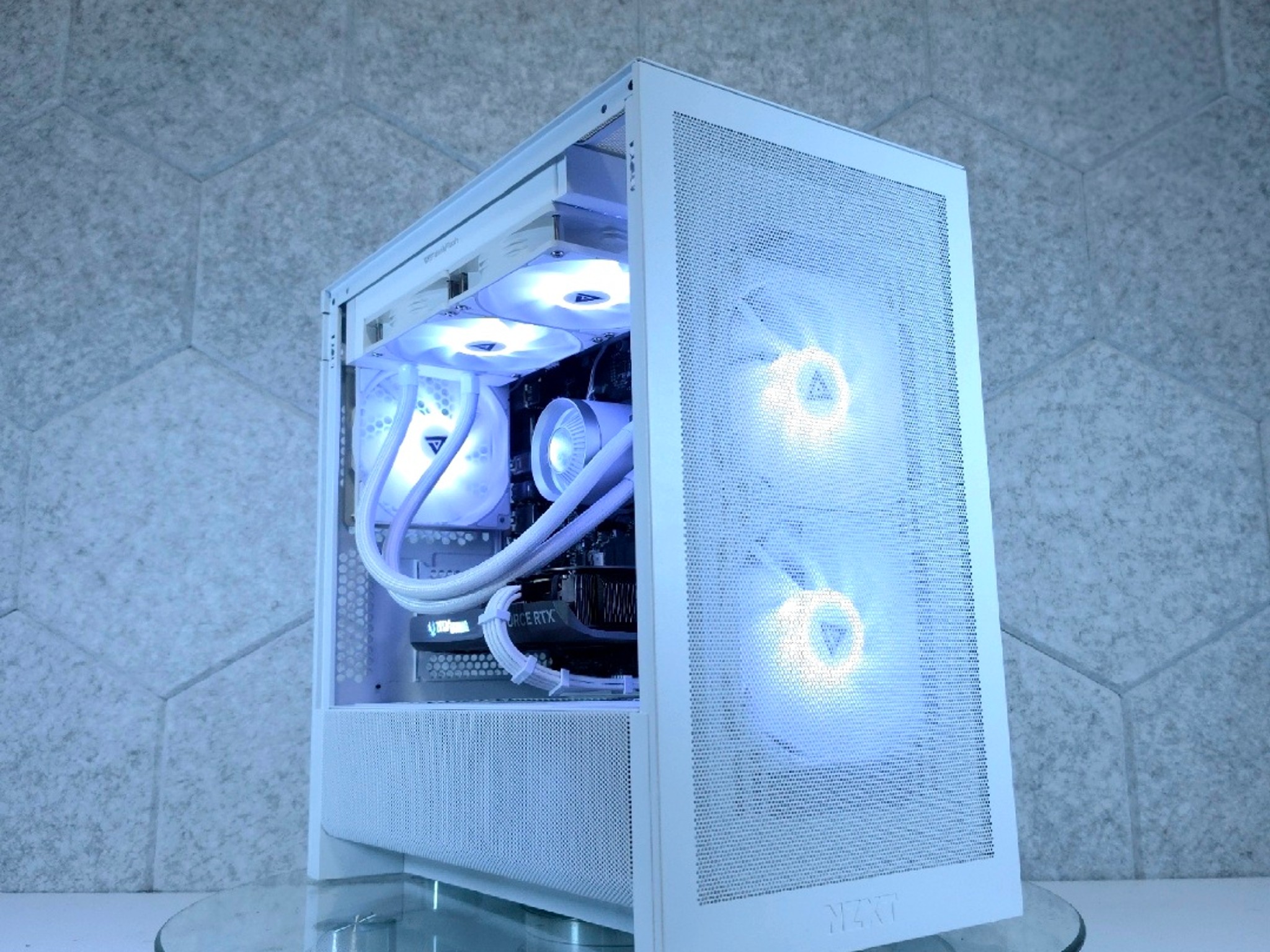 Zotac RTX 5070 🤍 Ryzen 7 8700F