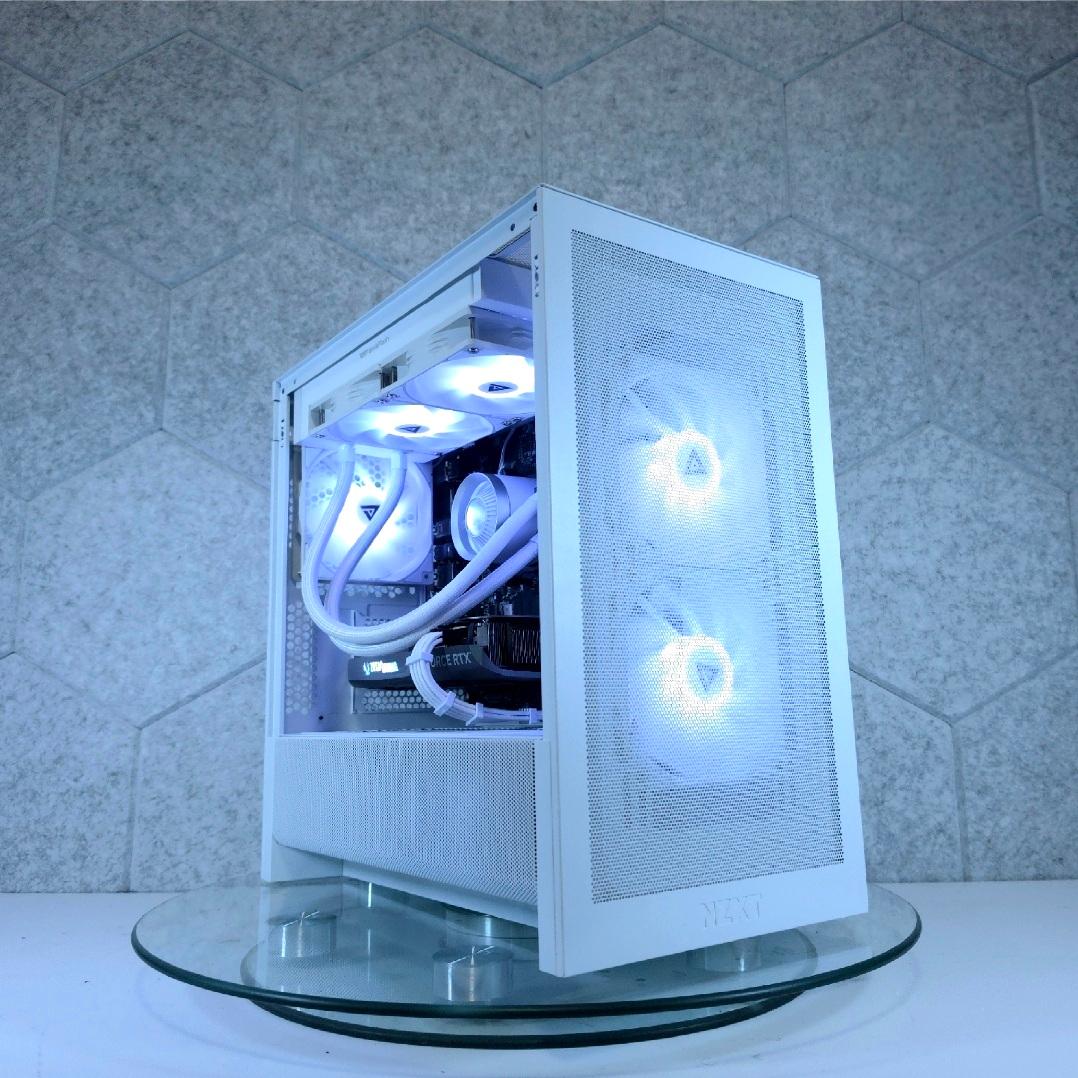 Zotac RTX 5070 🤍 Ryzen 7 8700F