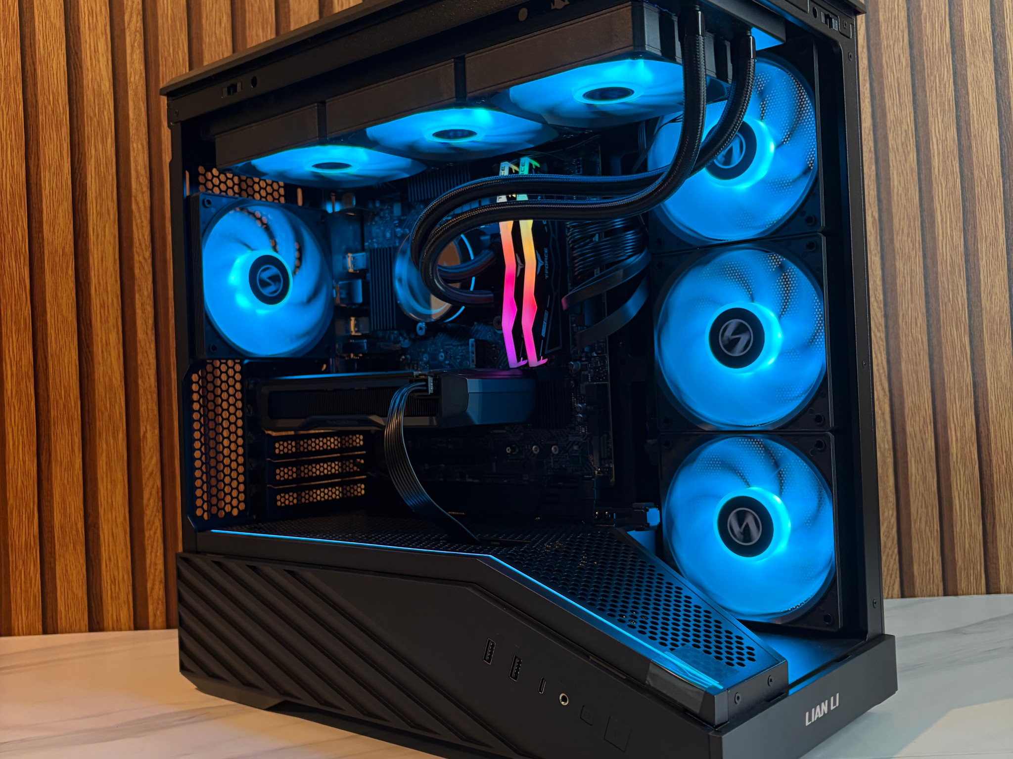 RX 7600 | I3 12100F | 16GB DDR5 | 500GB SSD | 360MM AIO | 750W | WINDOWS 11 PRO