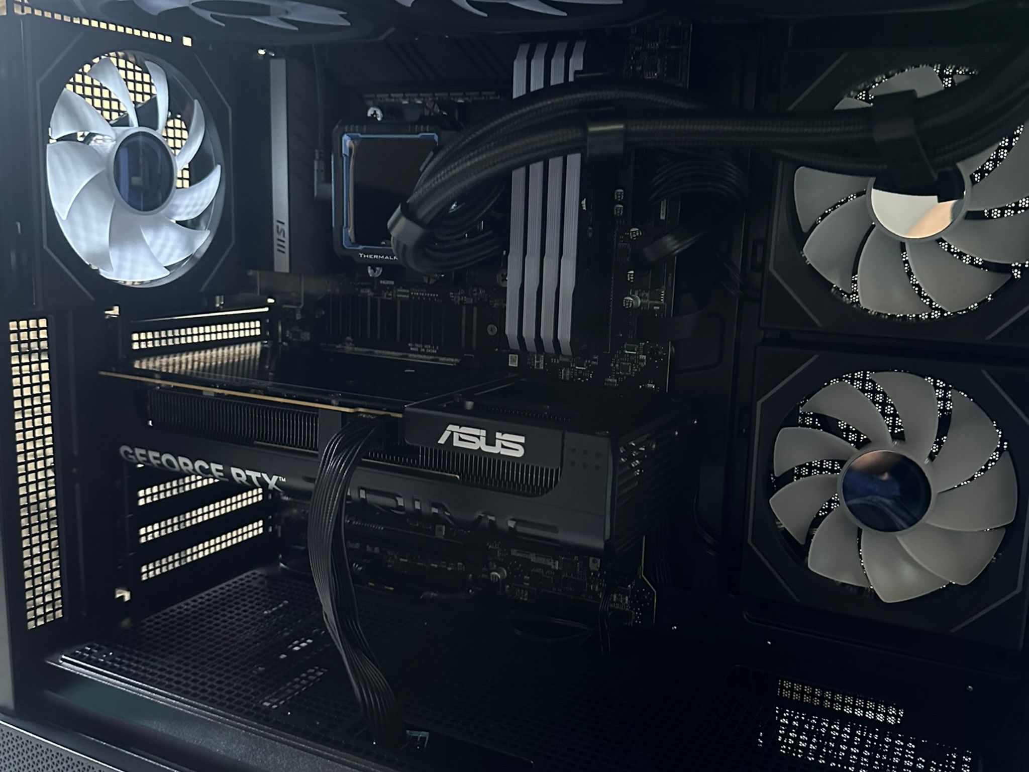 i5-12400F / RTX 5060 / 1TB NVME / 32GB RAM