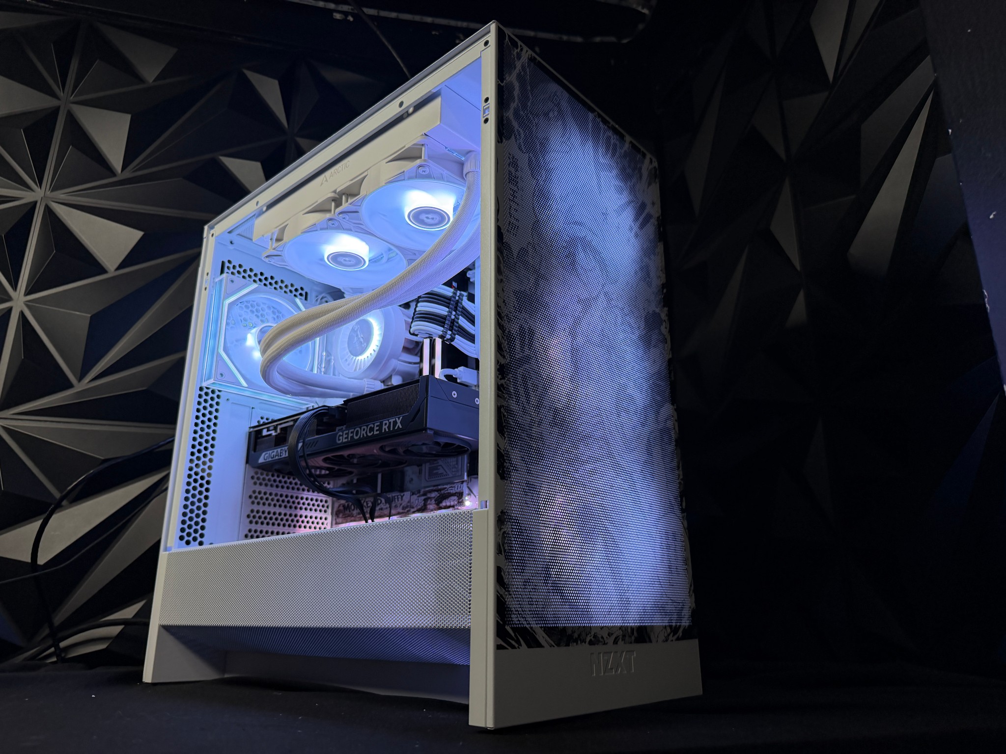 👑📖 MANGA KING 📖👑 Ryzen 9 7900X| RTX 5070| 32 GB DDR5 7200MHz| 2.75 TB NVMe| 850W Gold PSU