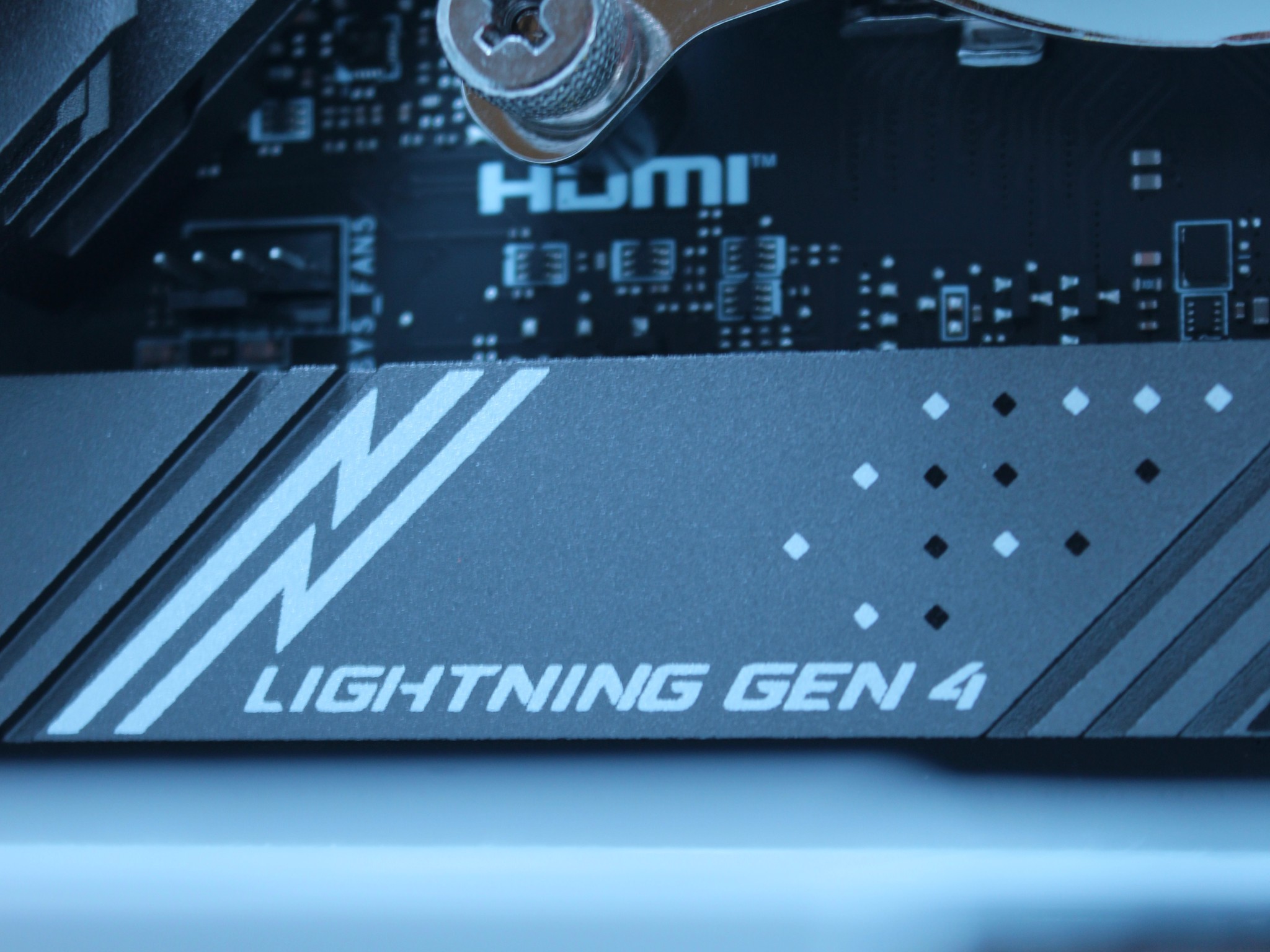 WHITE CUSTOM GAMING PC | RTX 5060 🎮 | 32GB RAM DDR5 ⚡️| Intel Core i5-12400F 🧠 |