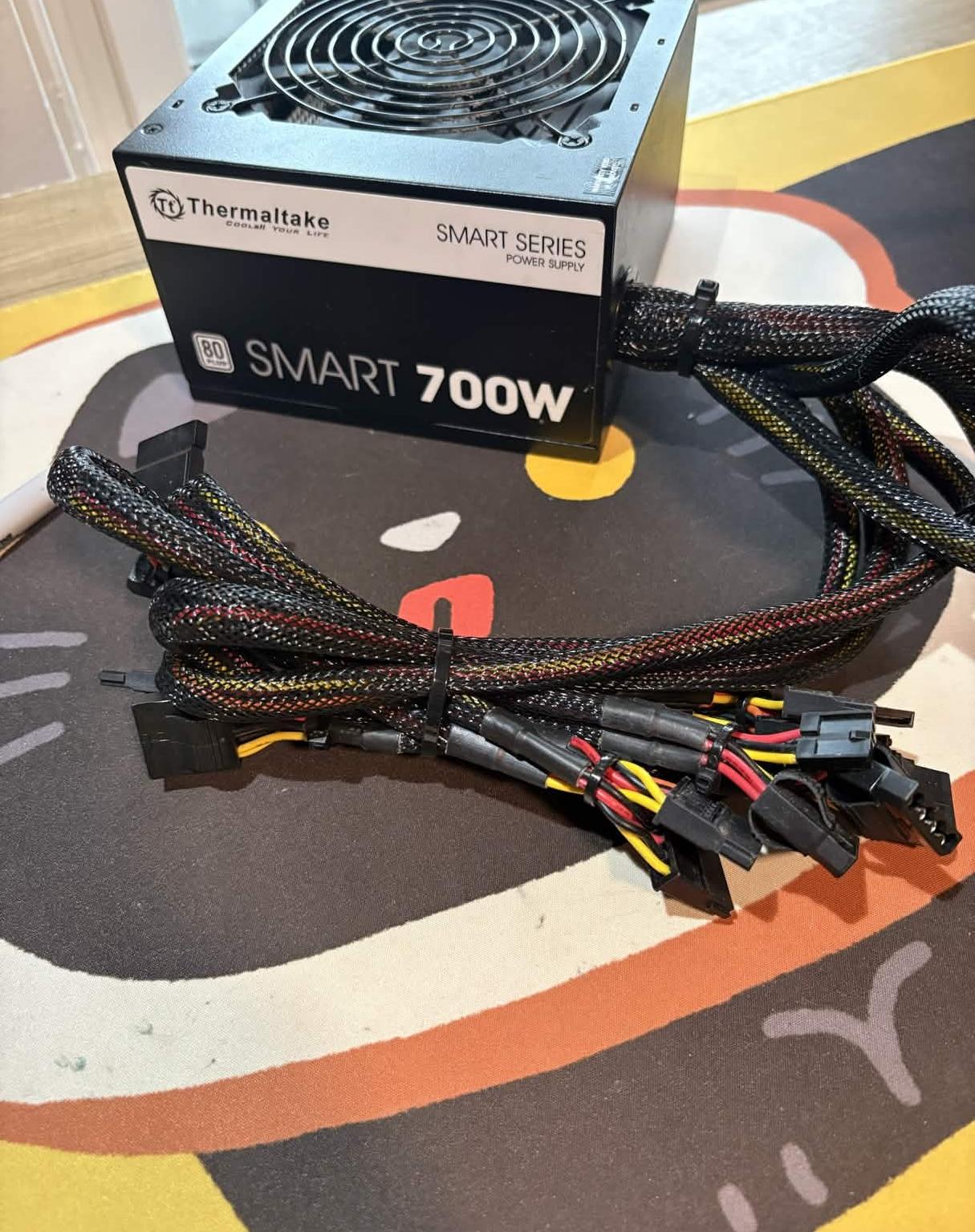 Thermaltake Smart 700W