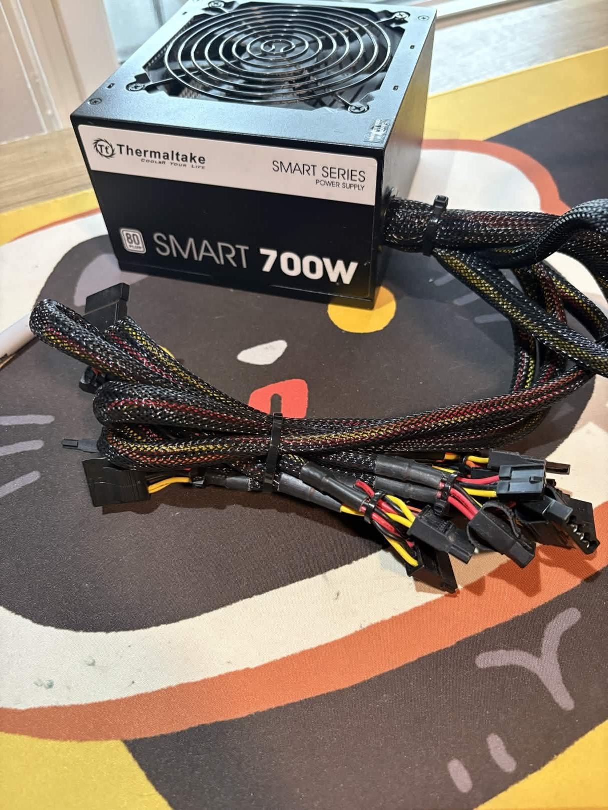 Thermaltake Smart 700W