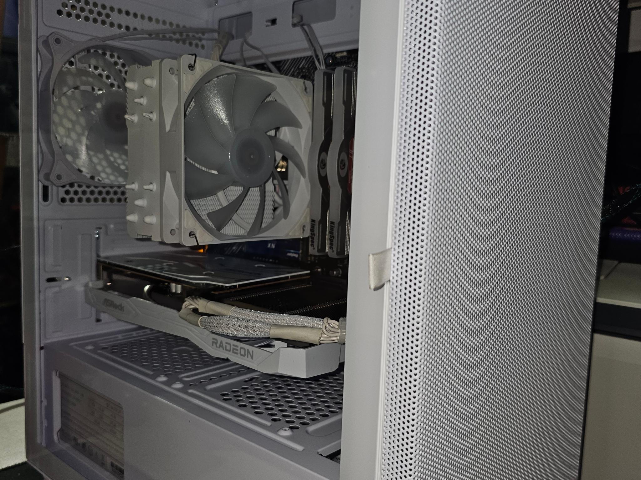 White gaming pc Ryzen 5 5500 rx 6600 8gb