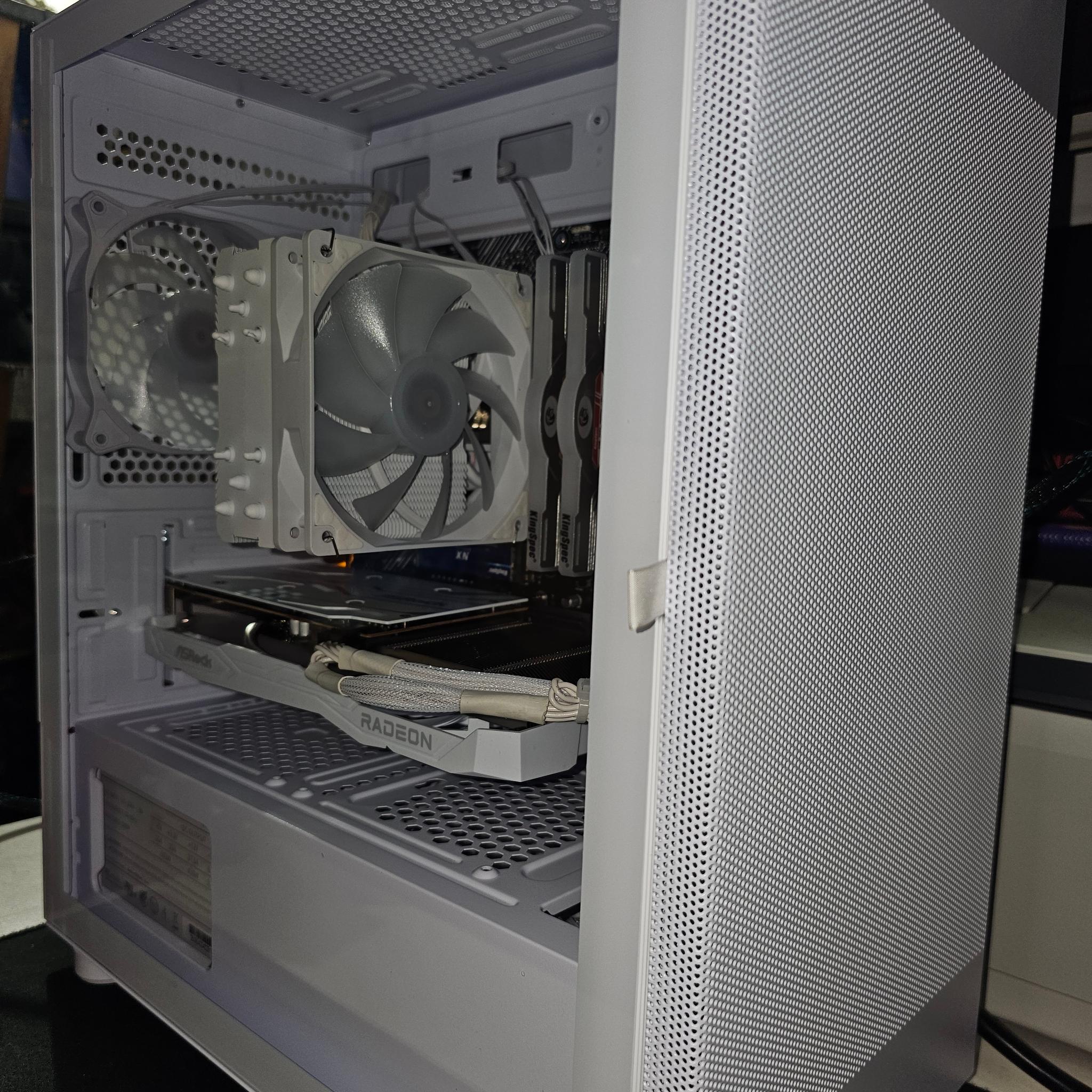 White gaming pc Ryzen 5 5500 rx 6600 8gb