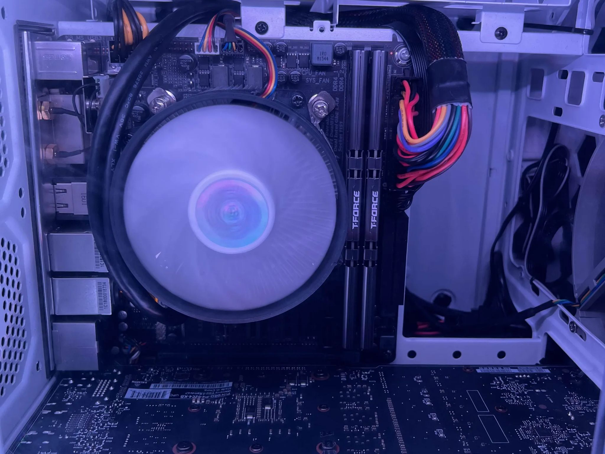 ▫️White Etherion ▫️GTX 1060 || 32GB || I5 6500