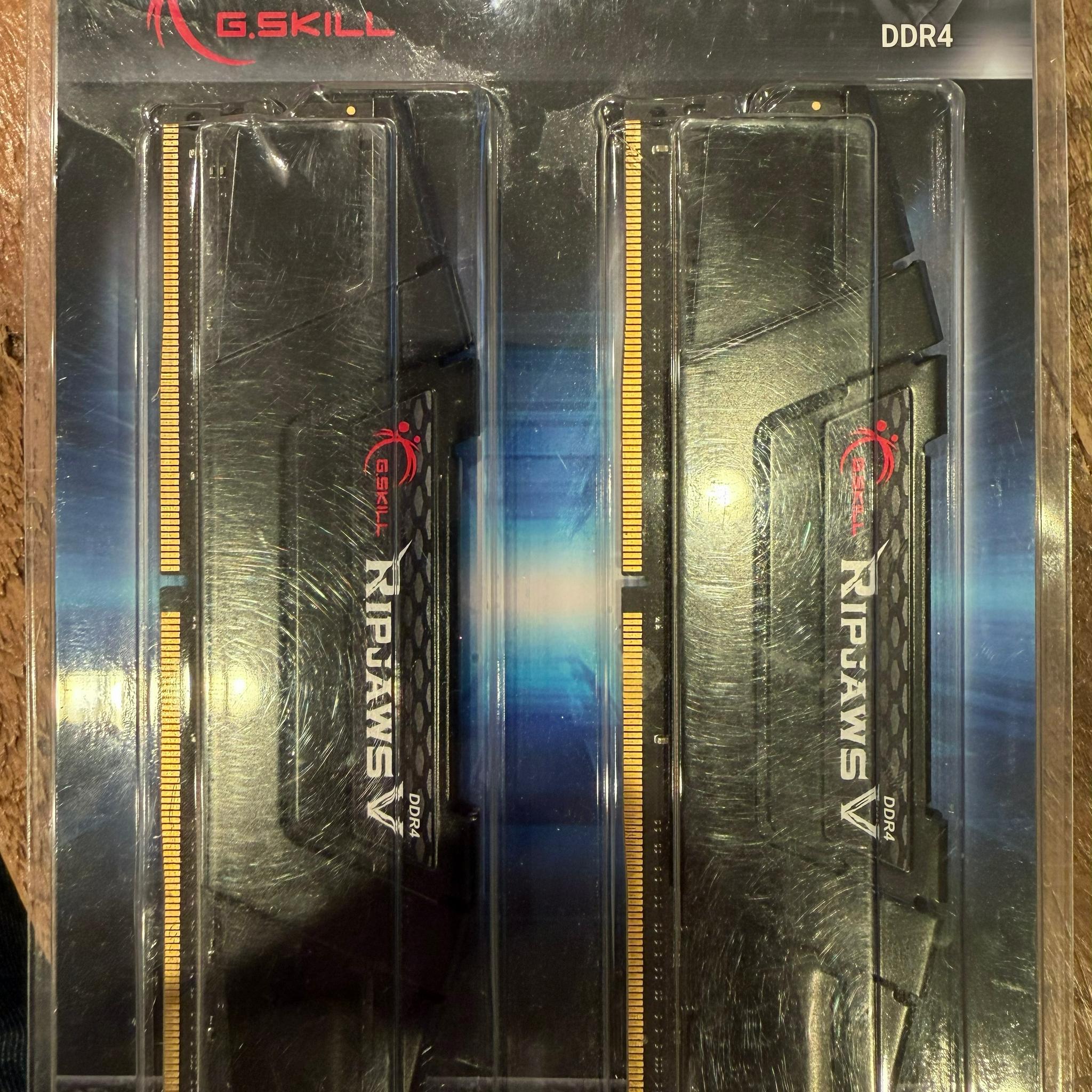G.Skill Ripjaws V DDR4-3600 16GB x 4 CL 16-19-19-39 1.35V