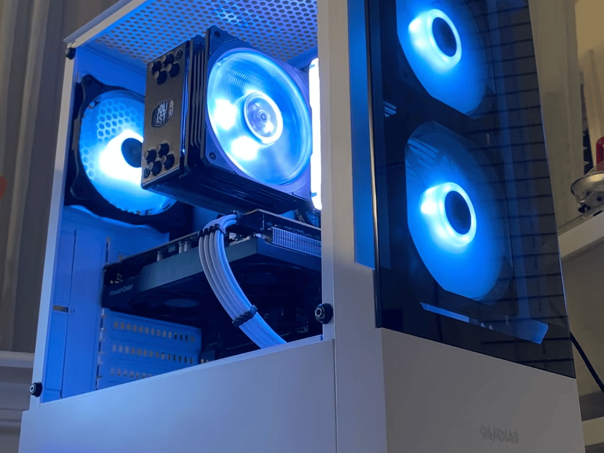 Divine😇/ RX6600xt, R5 3600 1440p Gaming and Streaming PC