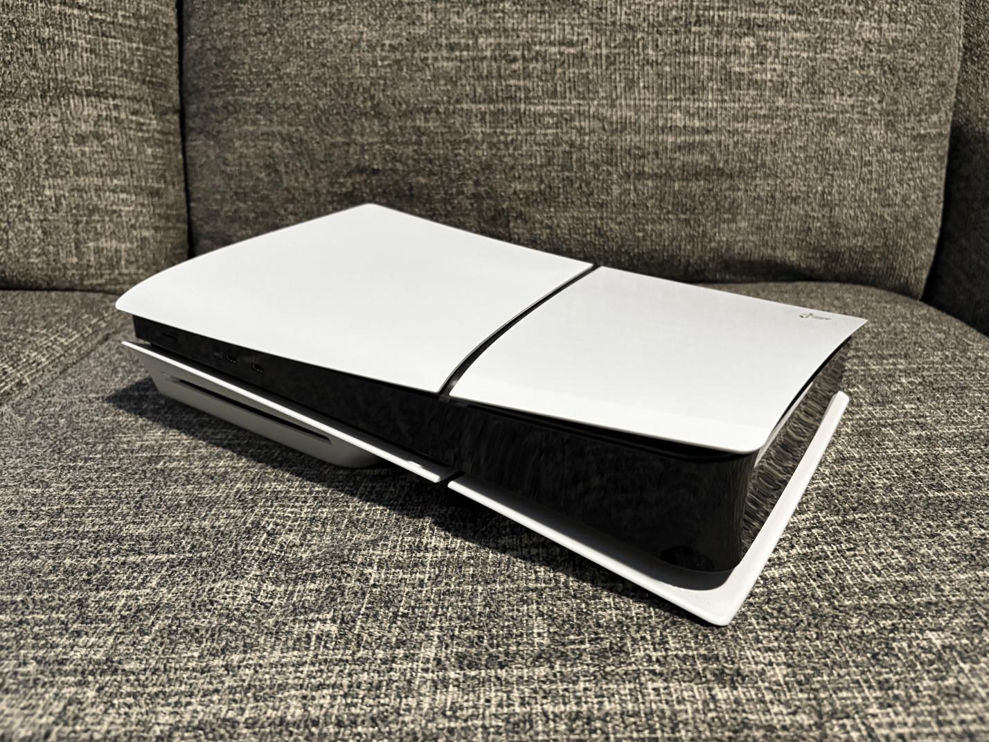 PS5 Disc Edition 1TB + 2x PS5 Controllers + 4 GAMES [SF6 + FFVII Remake + Astro Bot + Bloodborne]