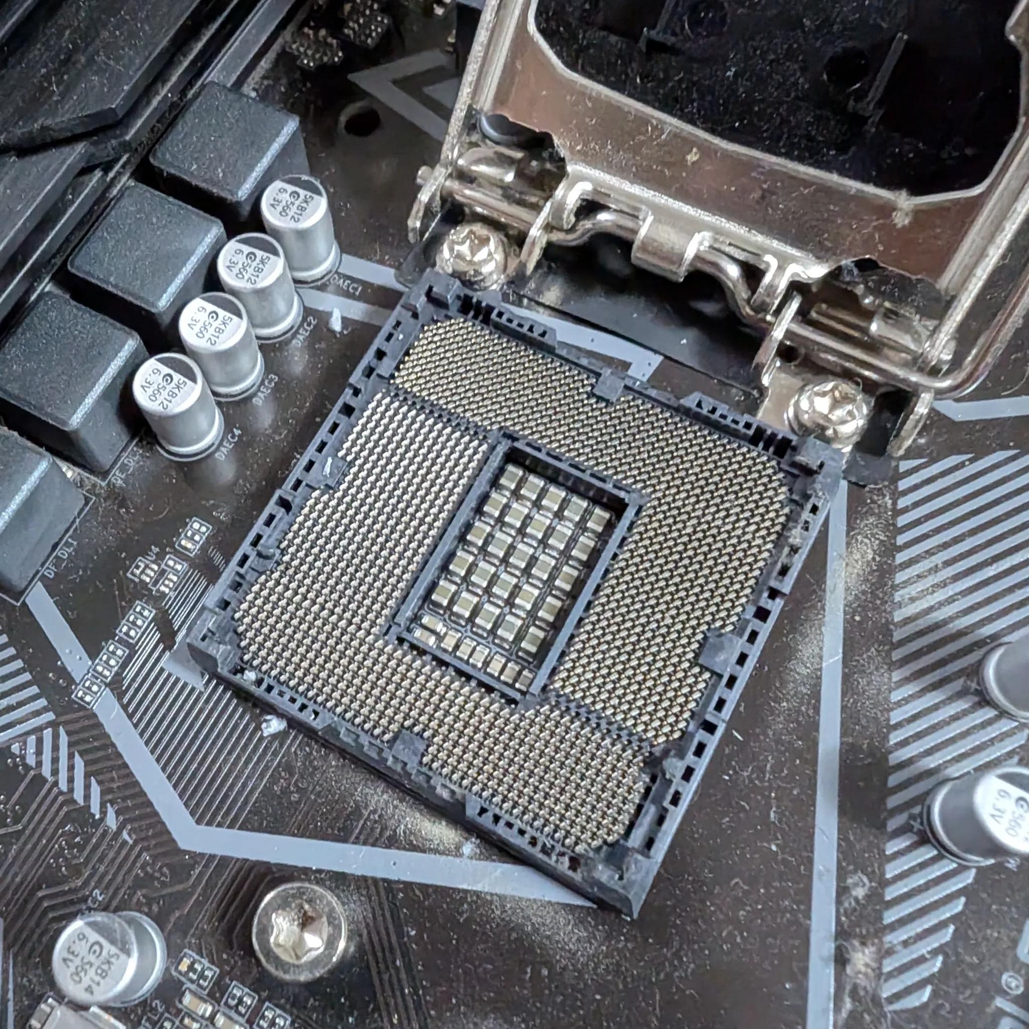 *READ* Gigabyte B560 AC ATX motherboard