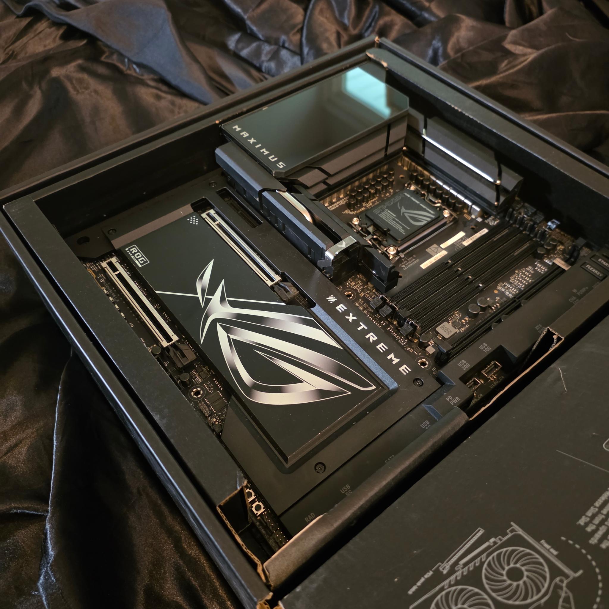 Rog maximus z890 extreme + 265K + 500 GB NMVE