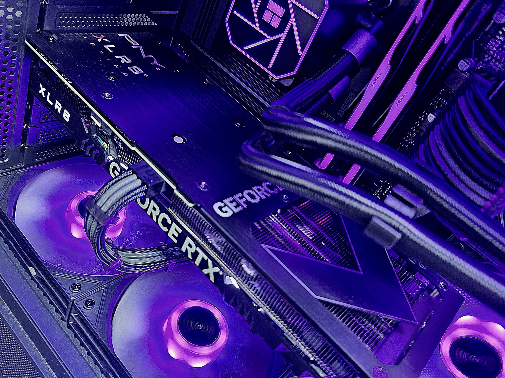 🟣⚫1440P CUSTOM AM5 PC | RTX 4070 OC | RYZEN 5 7500f | 32GB RAM | OKINOS AQUA 7 CASE⚫🟣
