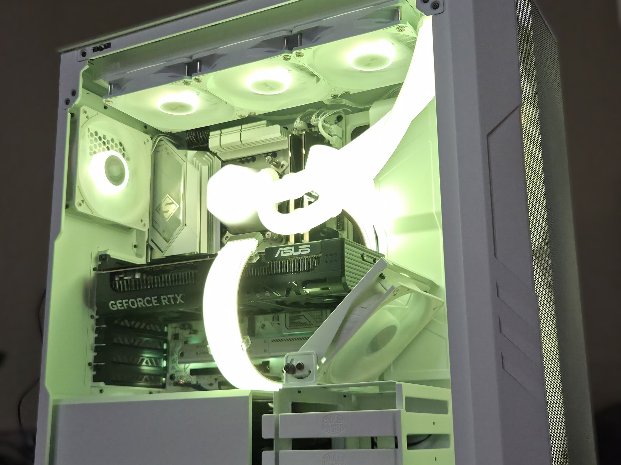 Stormtrooper!⚪⚫ 5070 Ti | 7800X3D | 32GB DDR5 | 2TB Gen4 NVMe