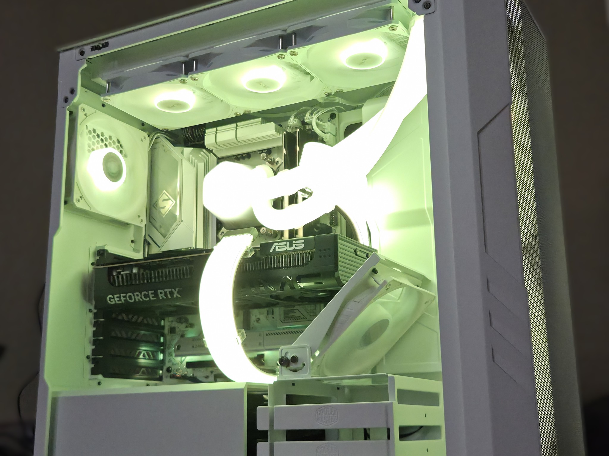 Stormtrooper!⚪⚫ 5070 Ti | 7800X3D | 32GB DDR5 | 2TB Gen4 NVMe