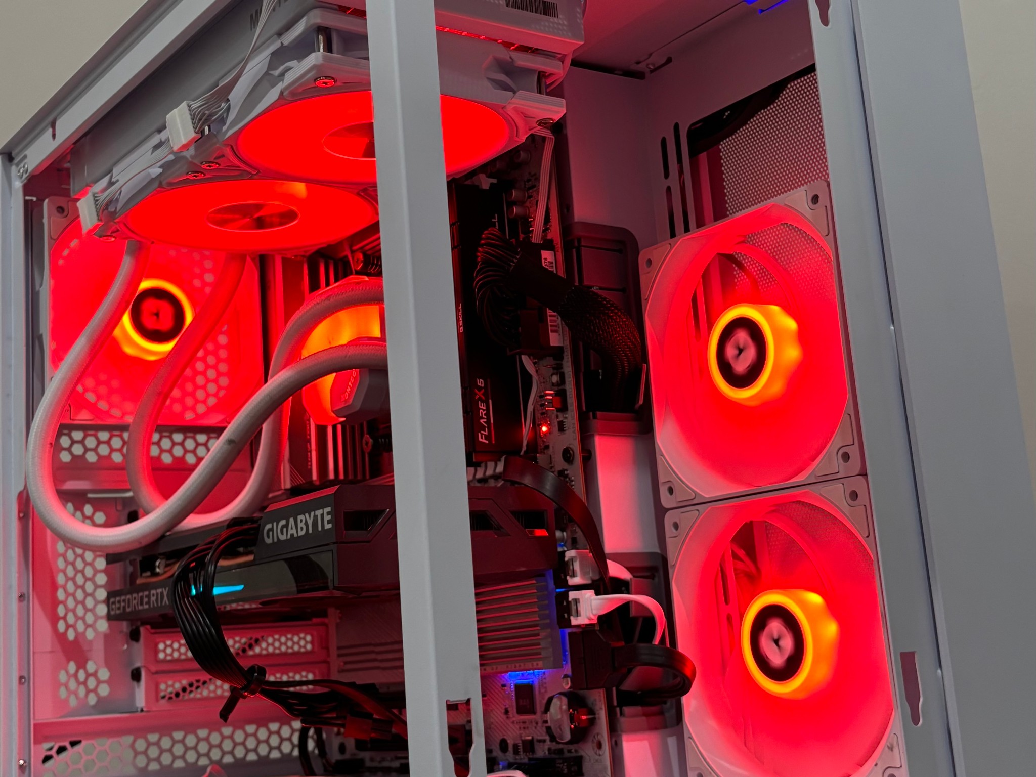 🤍 WHITE AM5 GAMING PC | Ryzen 7 9700X | RTX 3060 12GB | 32GB DDR5
