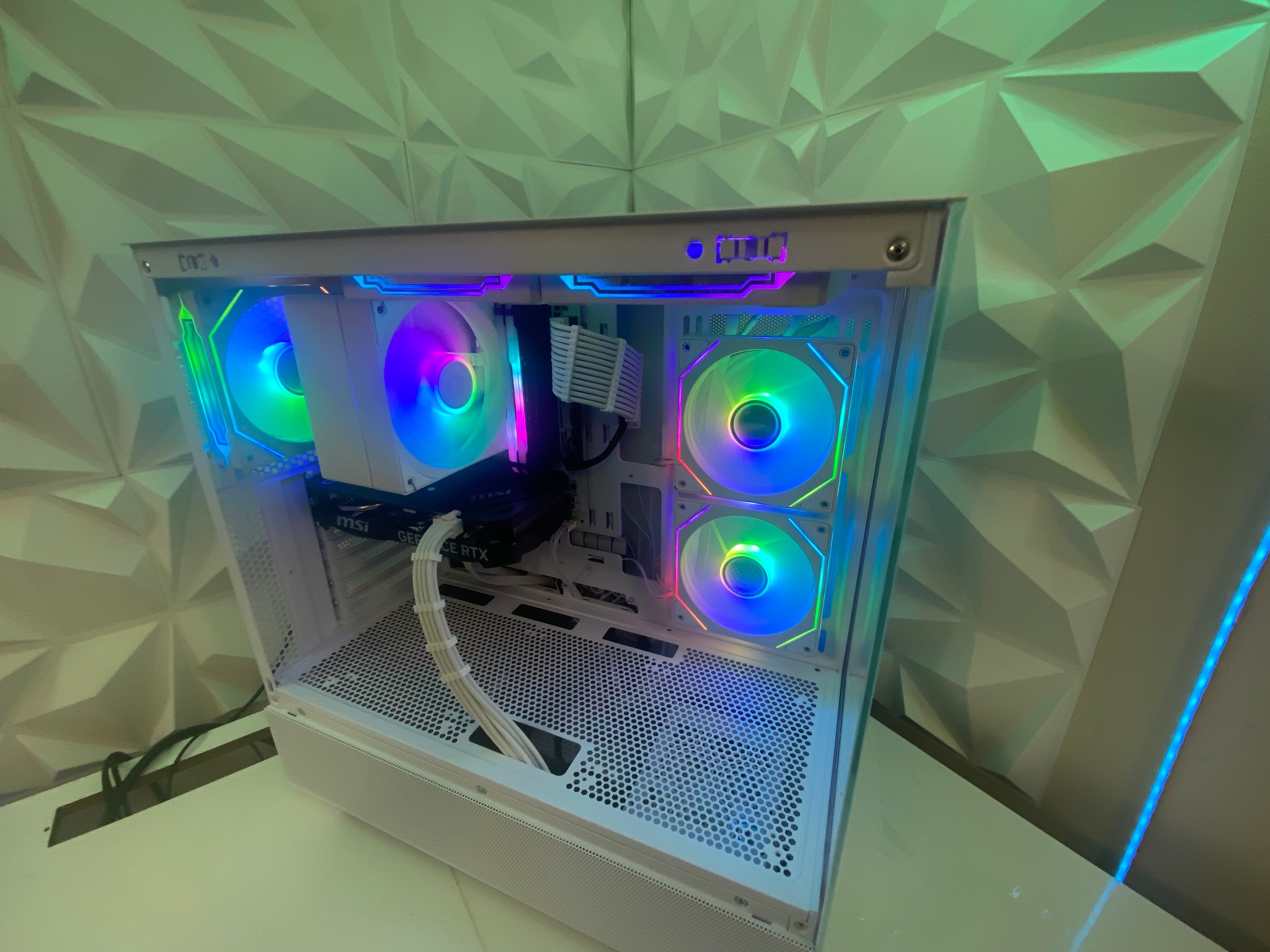 ❄️🧊💎- Whiteout 1440P Gaming PC | RTX 4060 | Ryzen 5 5600X | 32GB RAM | 1TB NVME SSD ❄️🧊💎