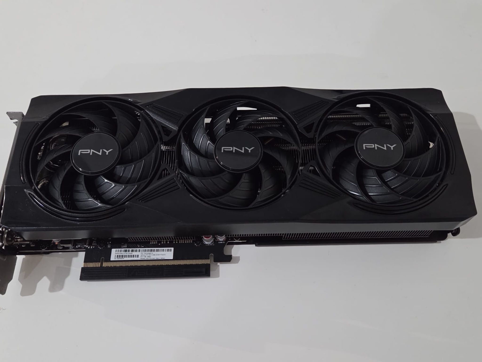 PNY GeForce RTX 5070 12GB GDDR7 Triple Fan - DLSS 4 - Blackwell - Like New