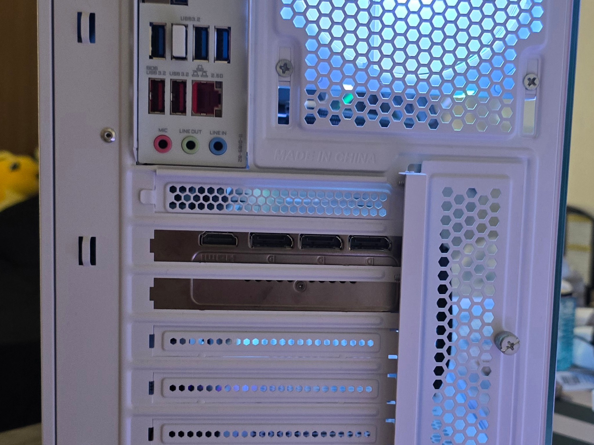 ● White Custom PC ● Ryzen 7 7800X3D | Gefore RTX 5070 12GB | 32GB DDR5-6000 NVME