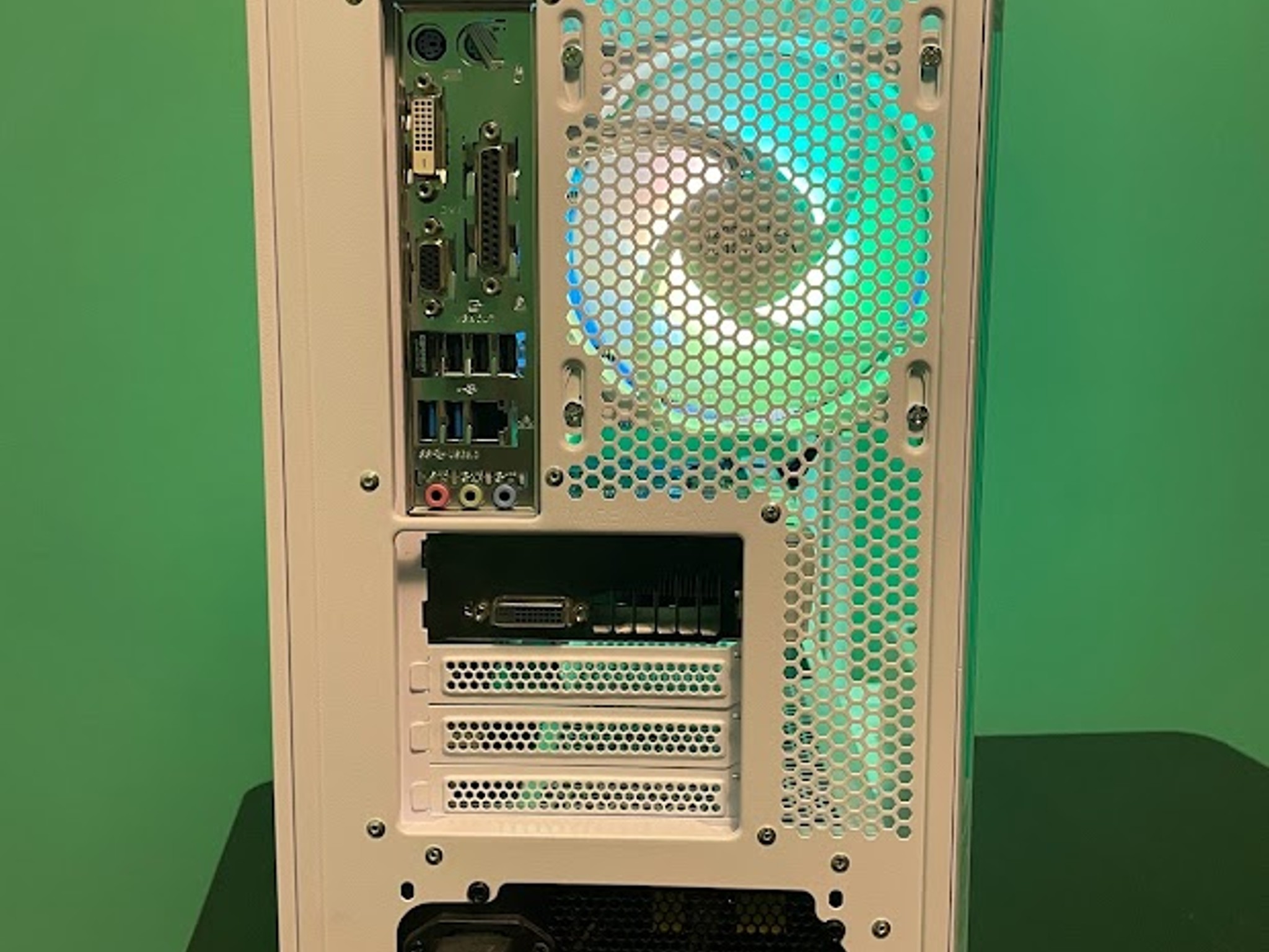 White GLASS Gaming PC| Intel i5 / Amd RX580 / 8GB / 500GB SSD Win 10 Pro WiFi