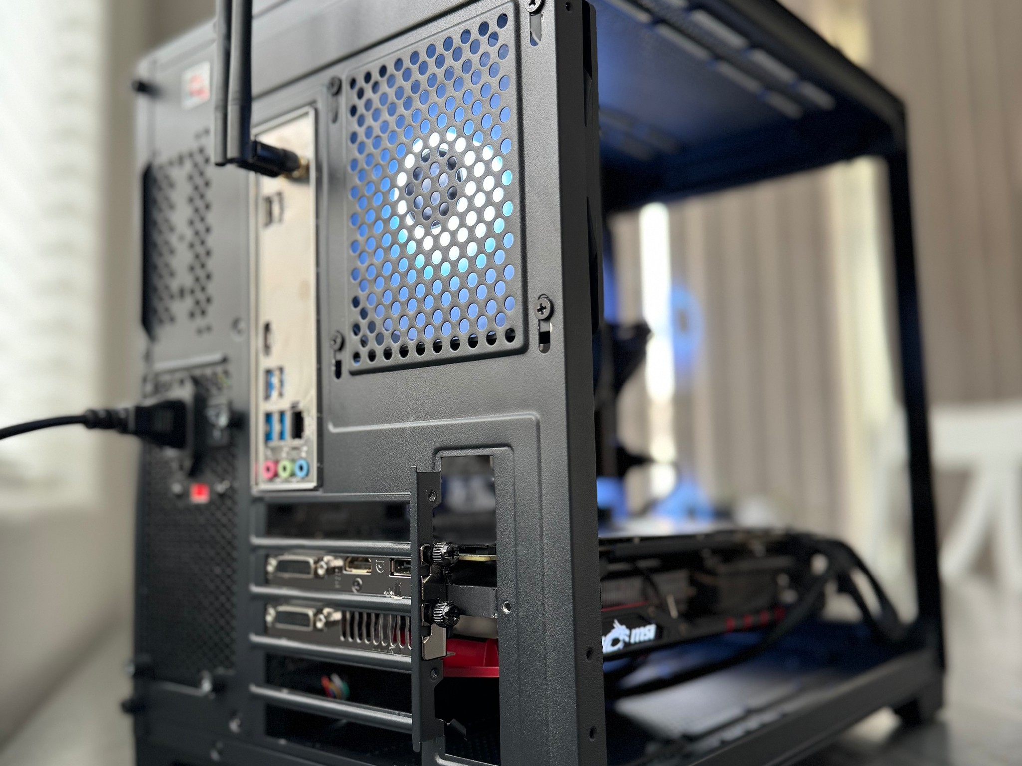 🔥Amazing Performance Gaming pc🔥- Ryzen 5 / Radeon MSI R9 390 / 1TB SSD / 16GB DDR4