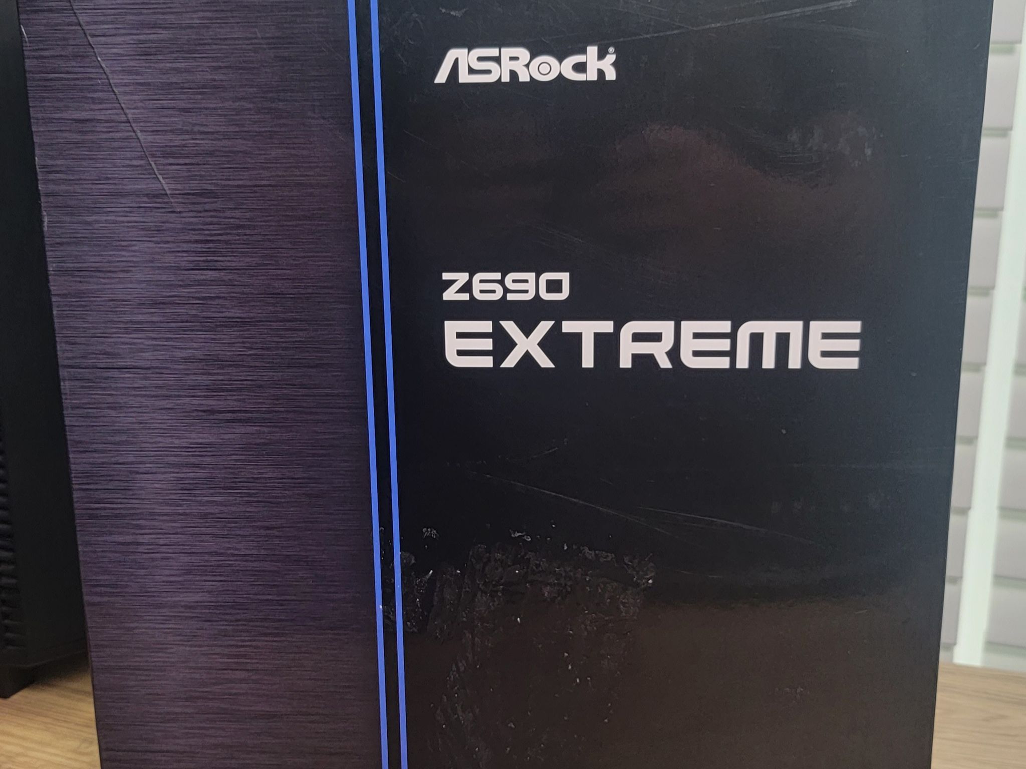 ASRock Z690 EXTREME LGA 1700 (14th,13th,12th Gen) SATA 6Gb/s DDR4 ATX Intel Motherboard