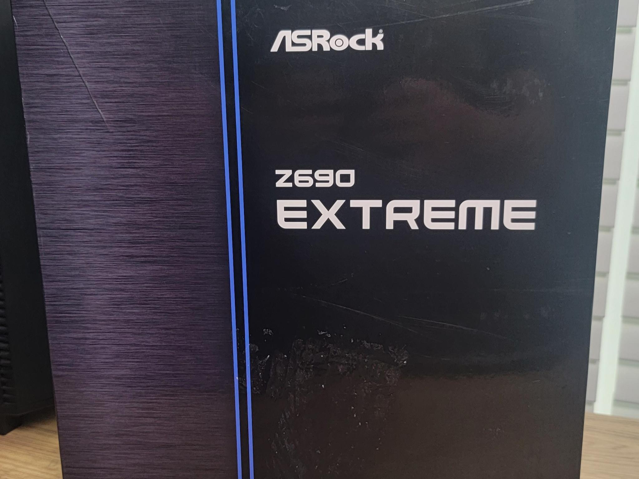 ASRock Z690 EXTREME LGA 1700 (14th,13th,12th Gen) SATA 6Gb/s DDR4 ATX Intel Motherboard
