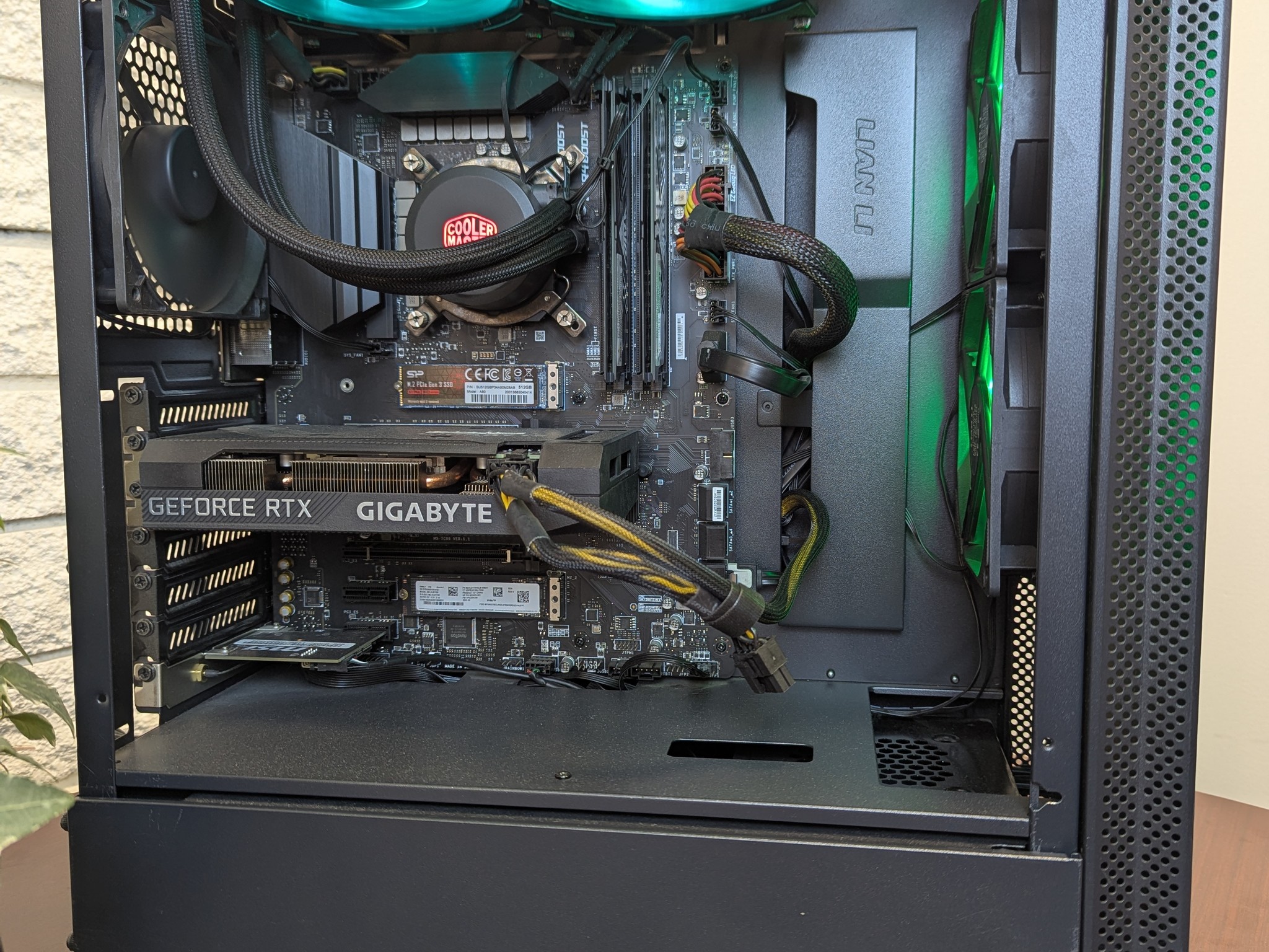 i7-10700K | GIGABYTE Geforce 3060 8GB | 32GB DDR4 | 1.5 TB NVMe Storage