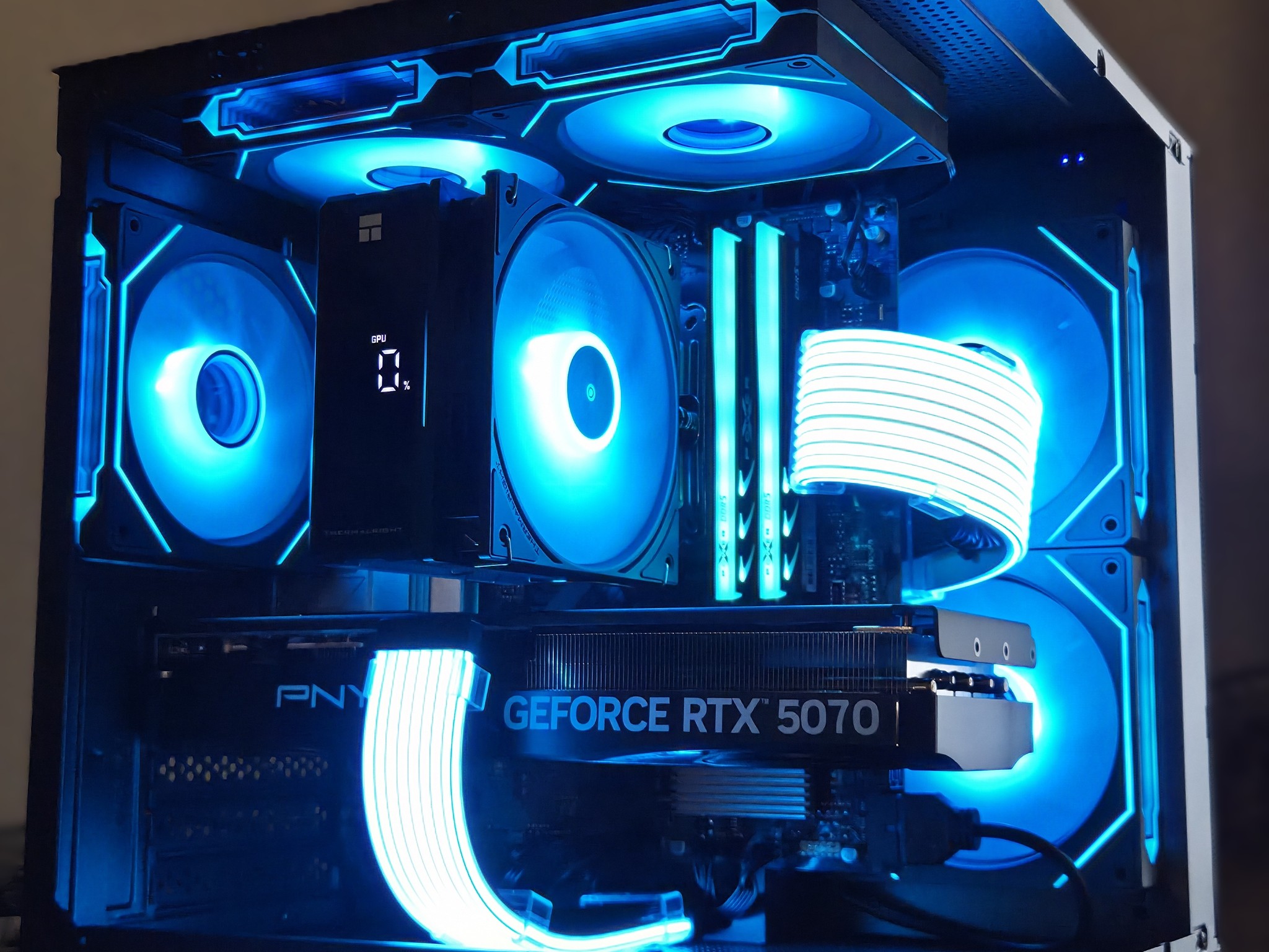 Mini Boss!👑– Ryzen 5 7500F + RTX 5070 | 32GB DDR5 6000 | 1TB Gen4 NVMe | Temp Display!