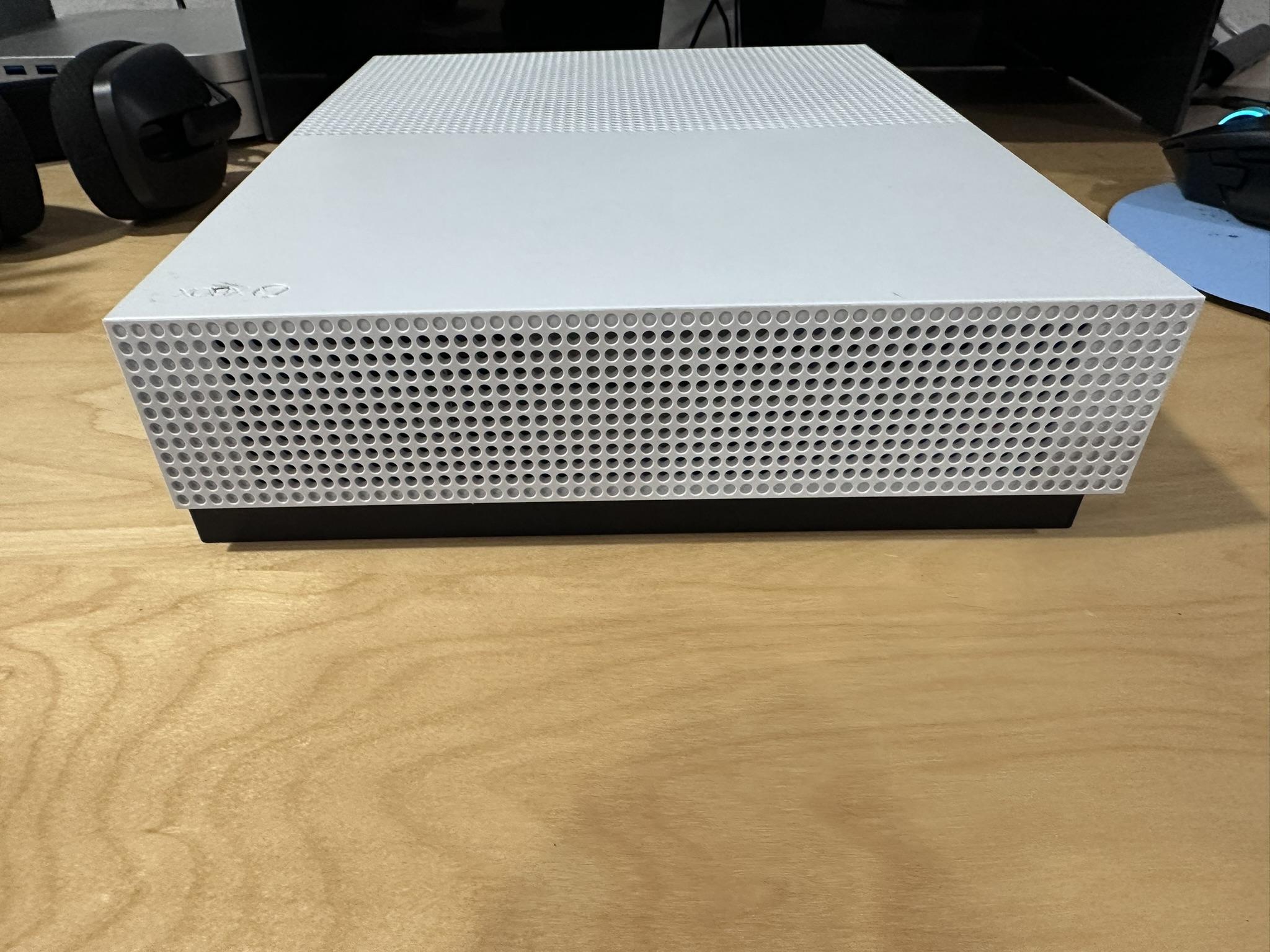 Xbox 1S all digtial 1TB [no controller]