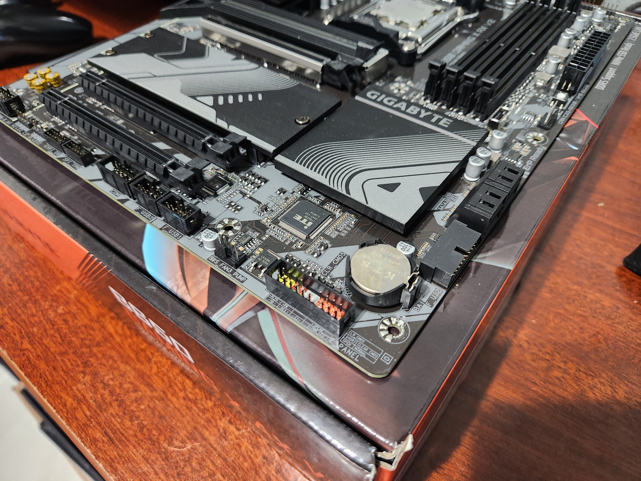 AMD RYZEN 5 7600X | B650 GIGABYTE GAMING AX V2 MOTHERBOARD