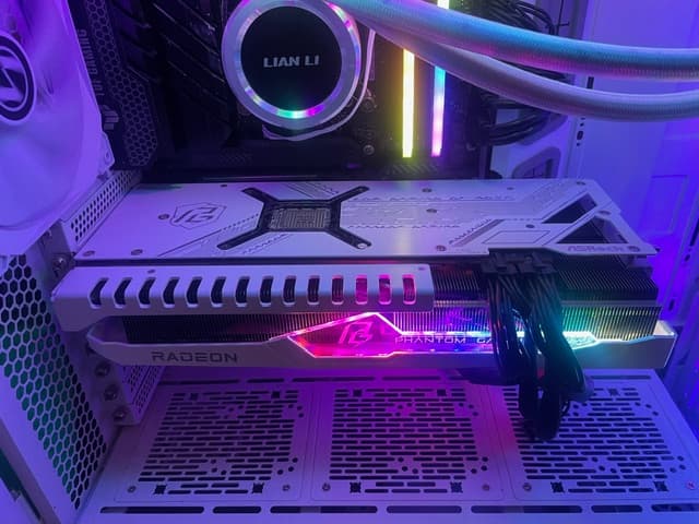 7900xt 20 GB Phantom Gaming White OC Graphics Card