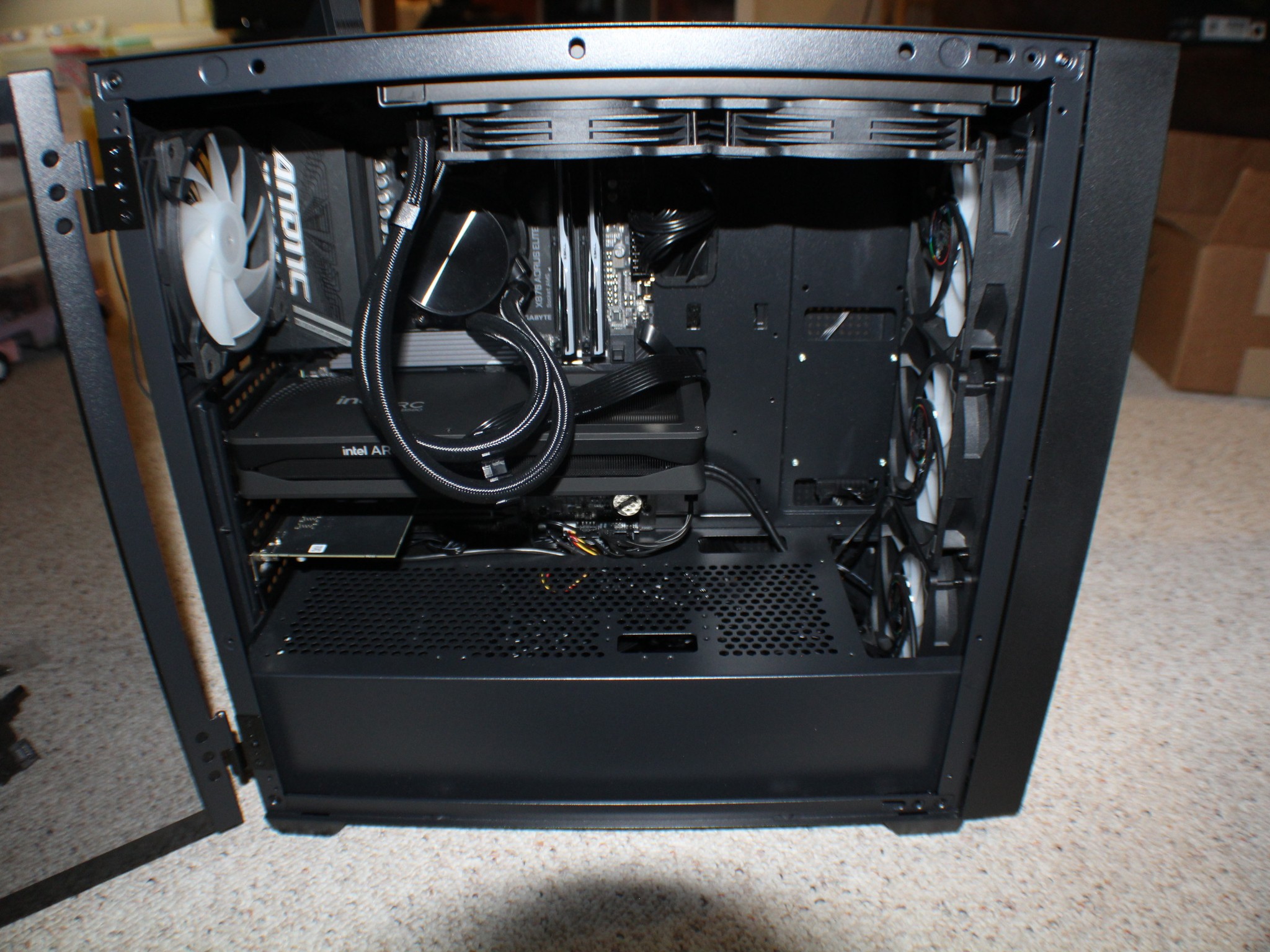 RYZEN 9 7950X3D / GIGABYTE X870 AUROS ELITE WIFI7 / INTEL ARC B580OS EL