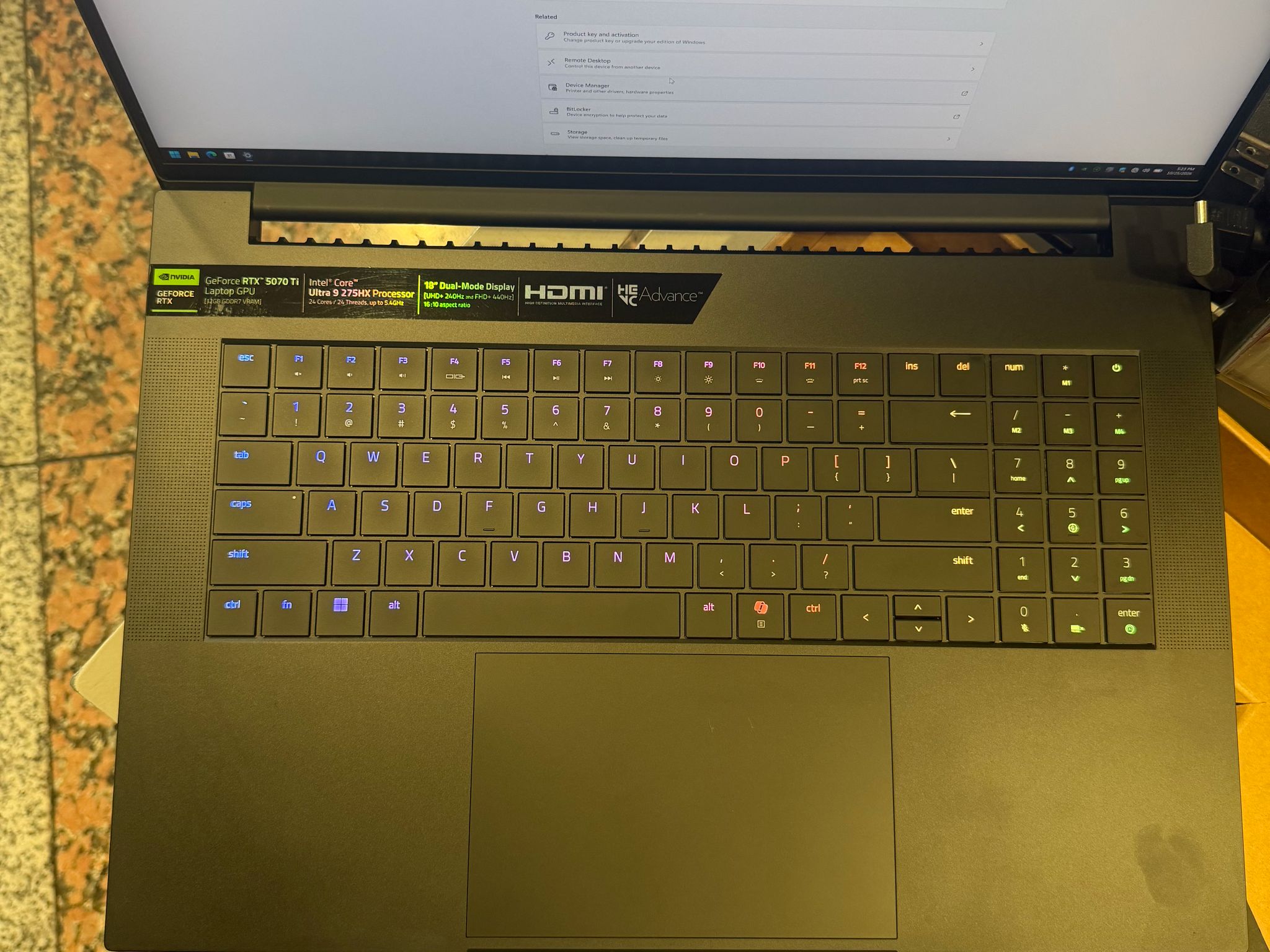 Razer Blade 18 240Hz UHD+ 2.7 GHz Ultra 9 275HX 32GB 1TB SSD NVIDIA RTX 5070 Ti