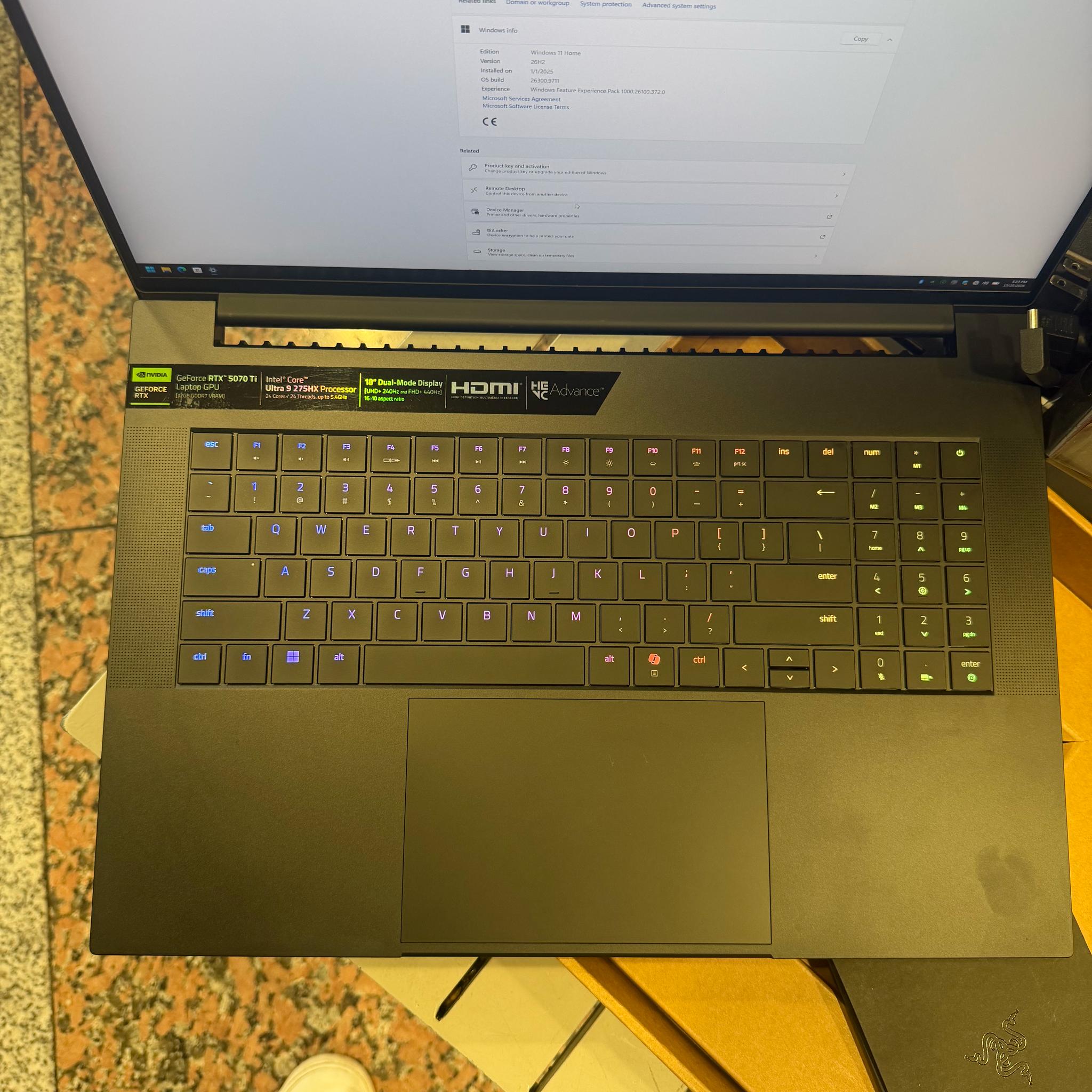 Razer Blade 18 240Hz UHD+ 2.7 GHz Ultra 9 275HX 32GB 1TB SSD NVIDIA RTX 5070 Ti