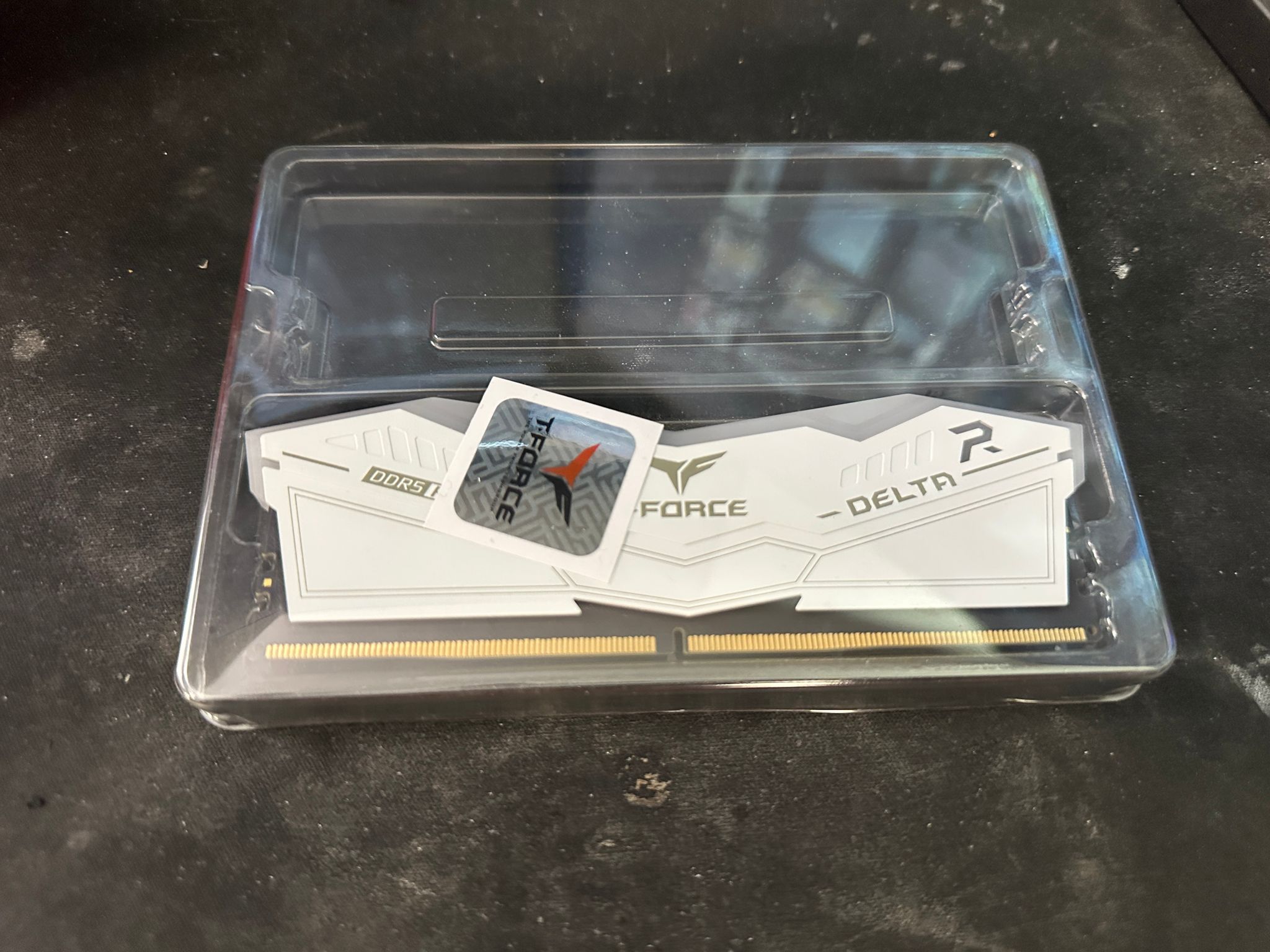 White DDR5 T-Force Delta 16gb