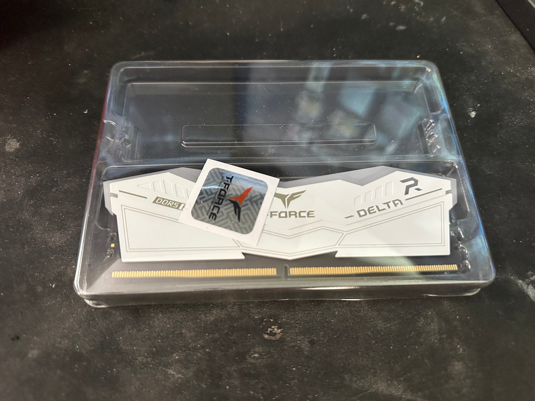 White DDR5 T-Force Delta 16gb