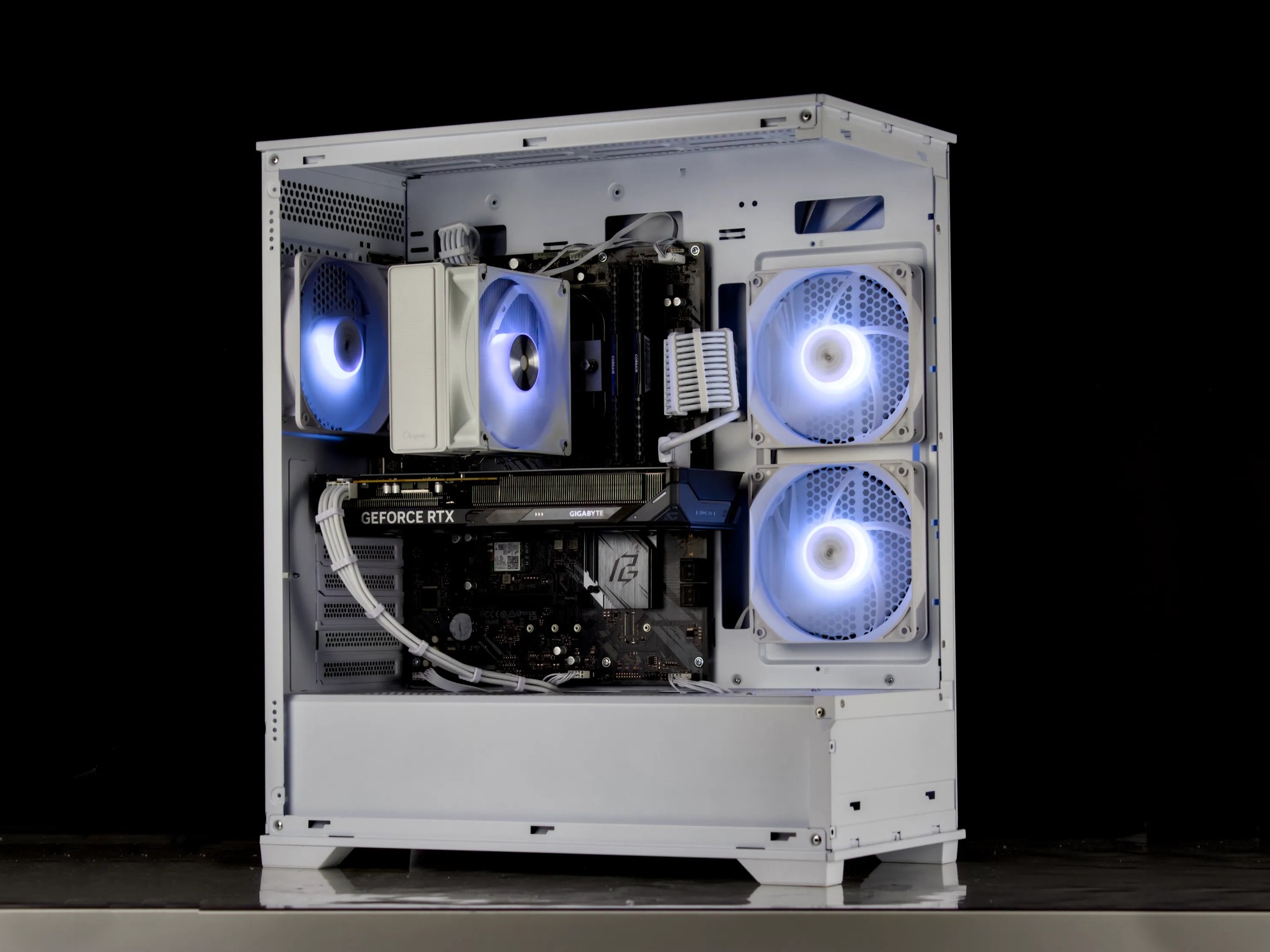 Clean White Gaming PC – RTX 5060, Ryzen 5 5600X, 32GB, 1TB SSD - RGB, WiFi, BlueTooth
