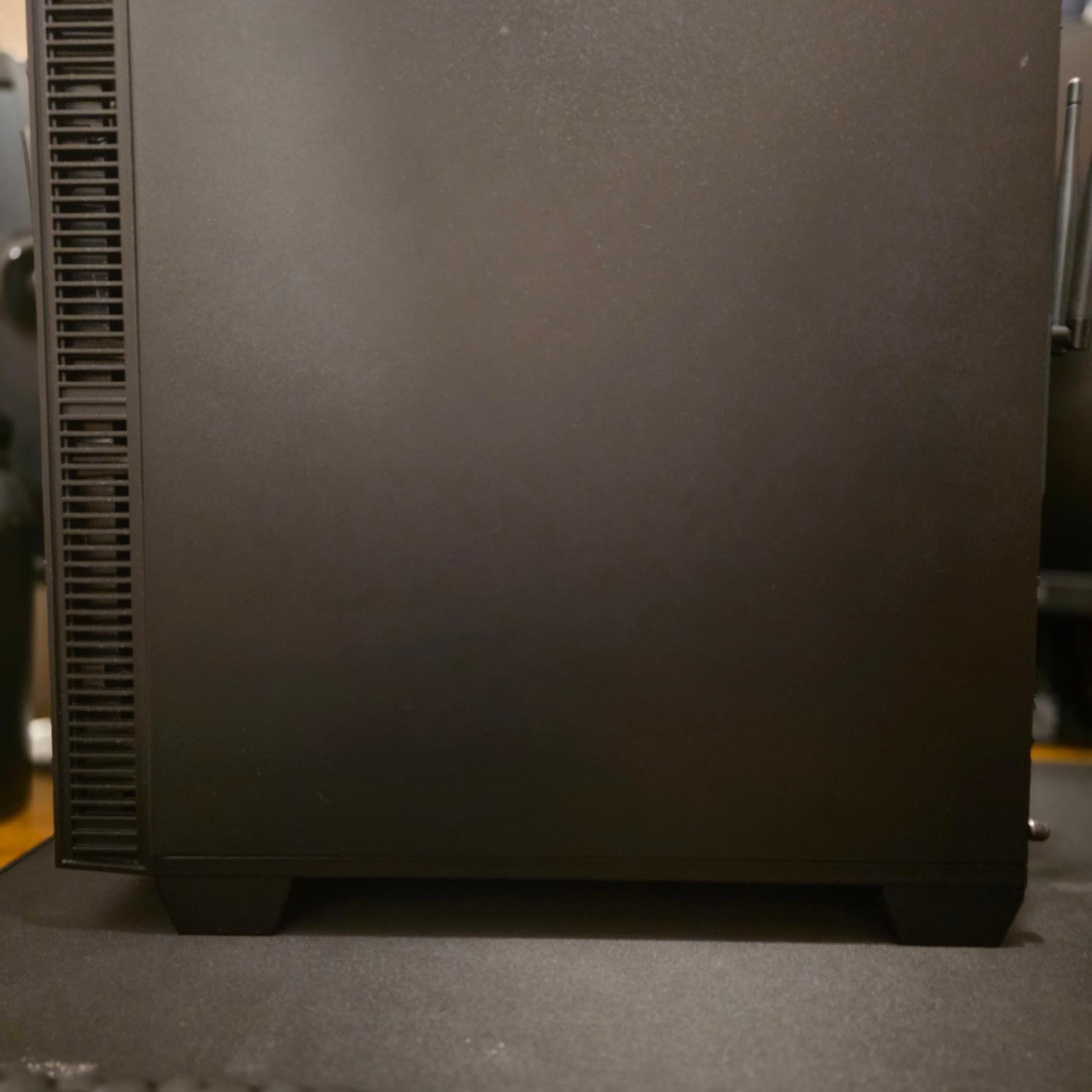 NVIDIA GeForce RTX 4080s, i7-13700KF Liquid Cooled mATX (Perfect Condition)