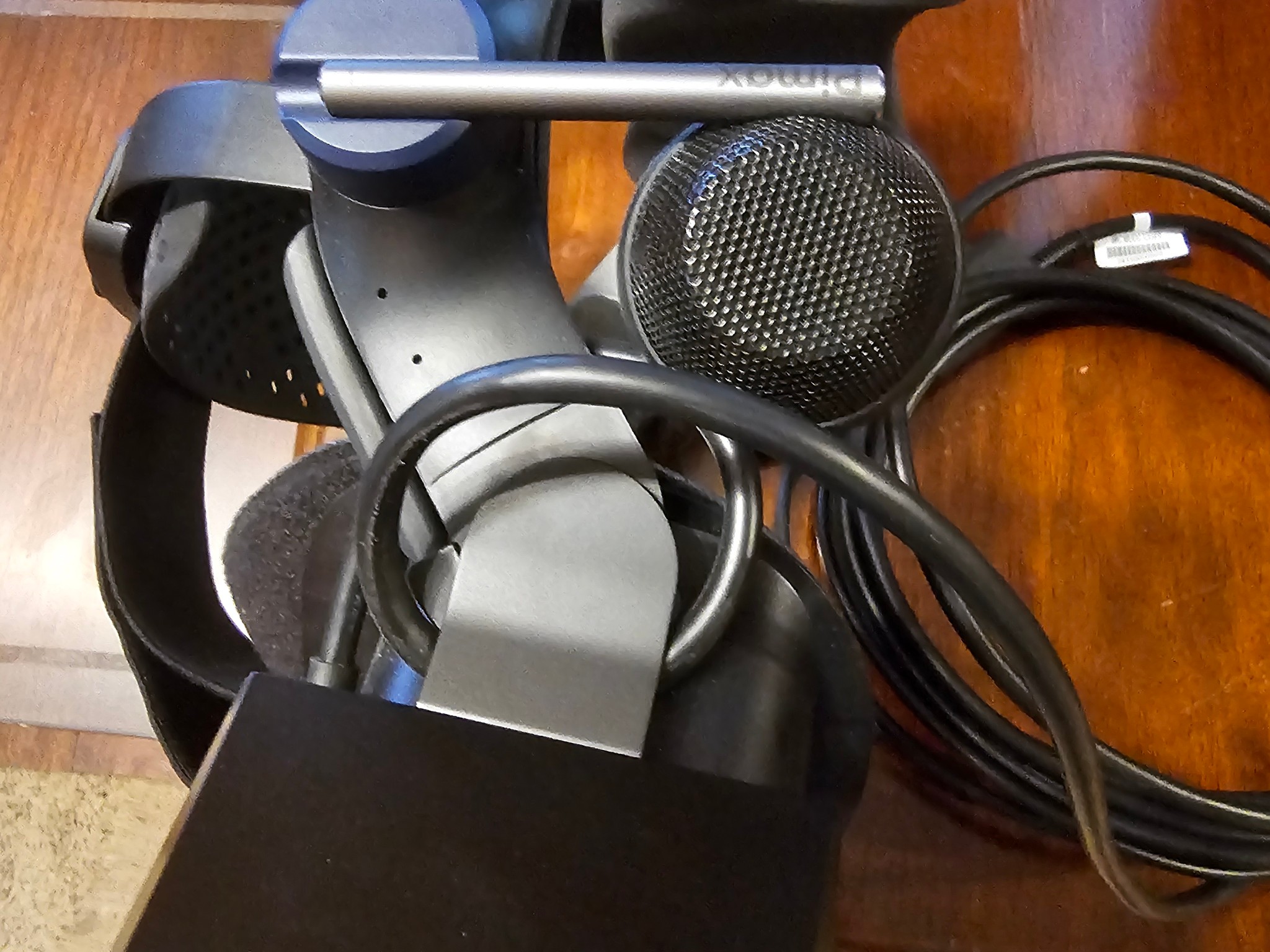 Pimax Crystal Light with, upgraded speakers, comfort strap and controllers