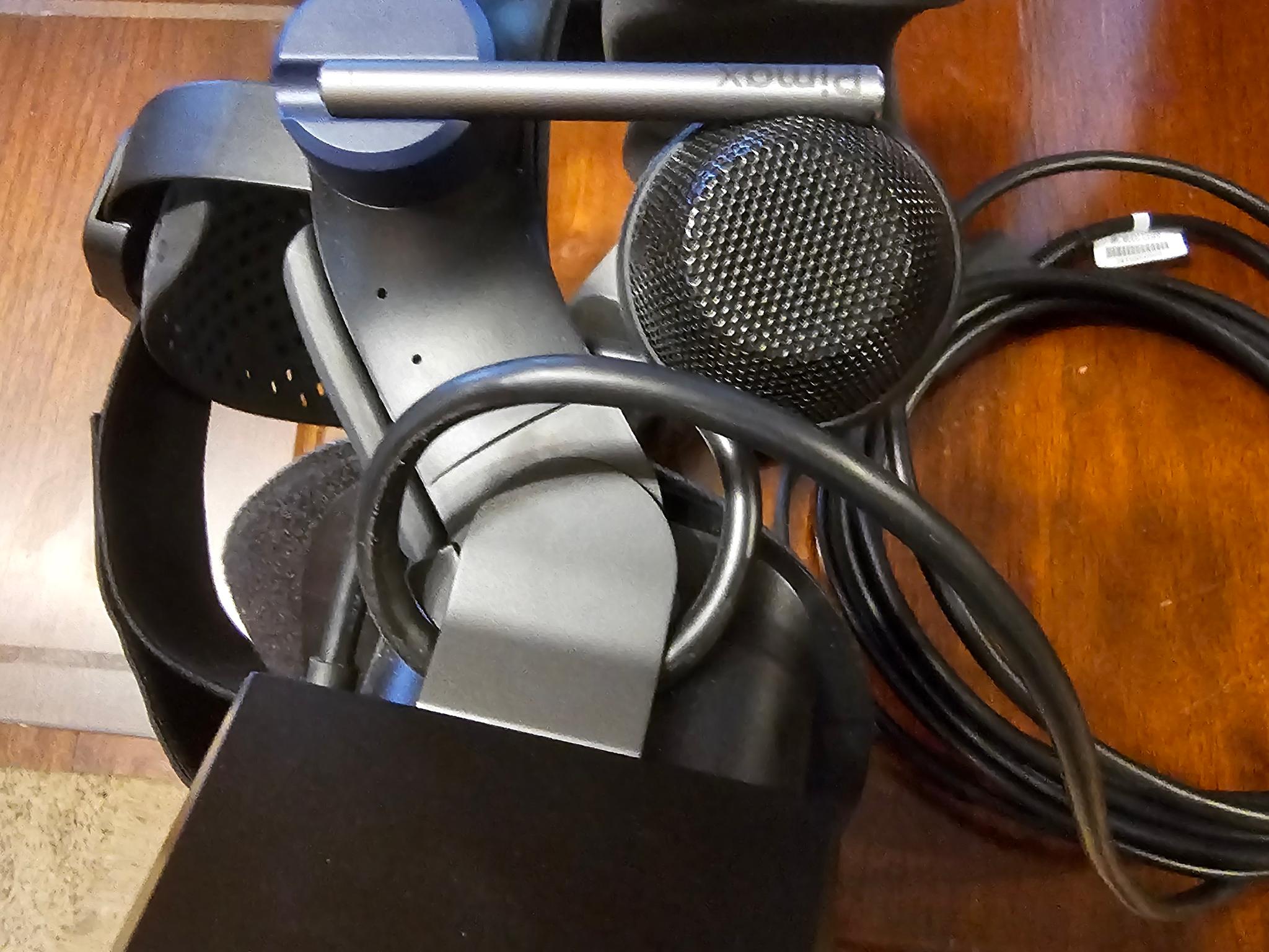 Pimax Crystal Light with, upgraded speakers, comfort strap and controllers
