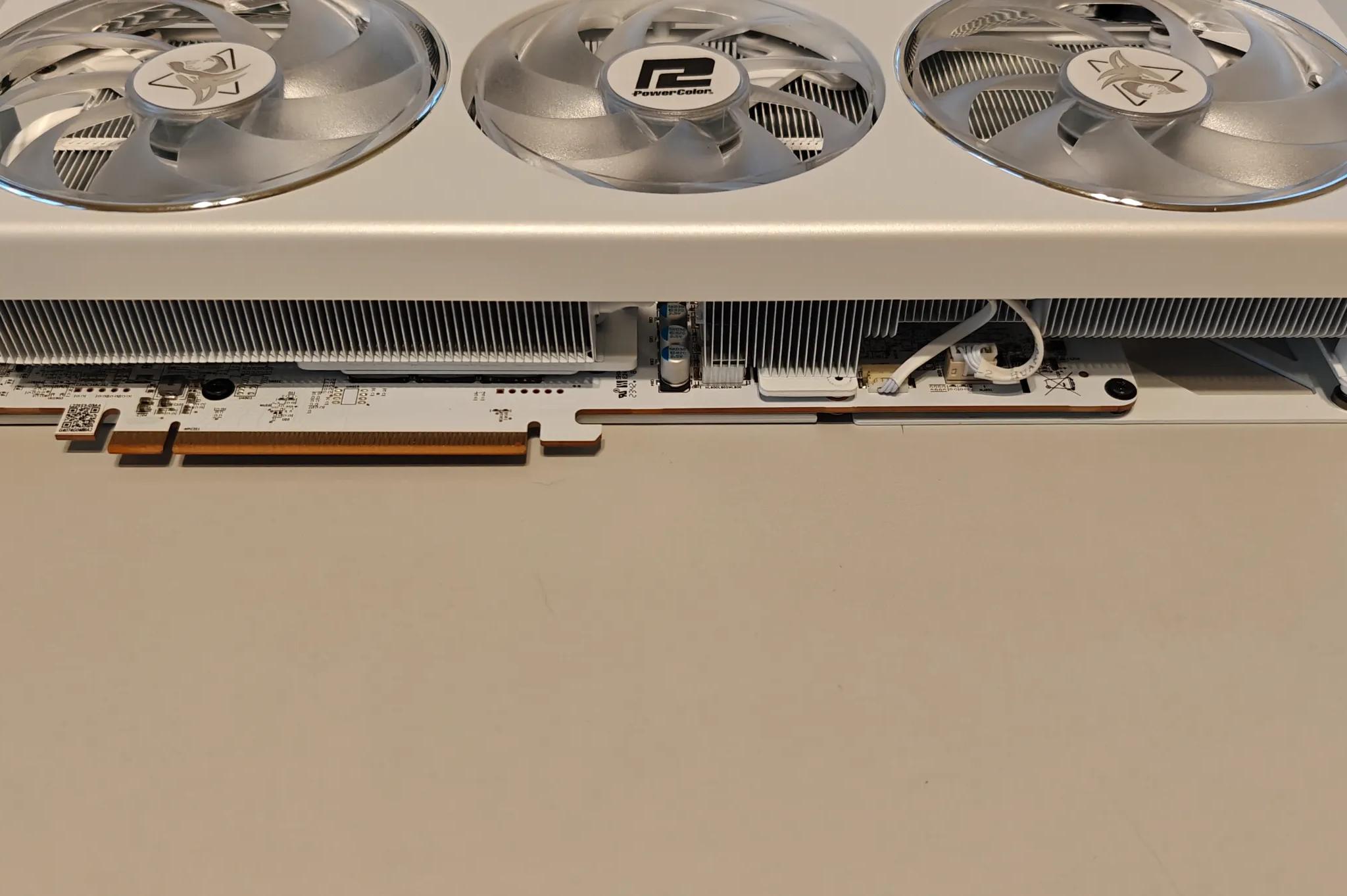 PowerColor Radeon RX 7800 XT HellHound Spectral White 16GB GDDR6