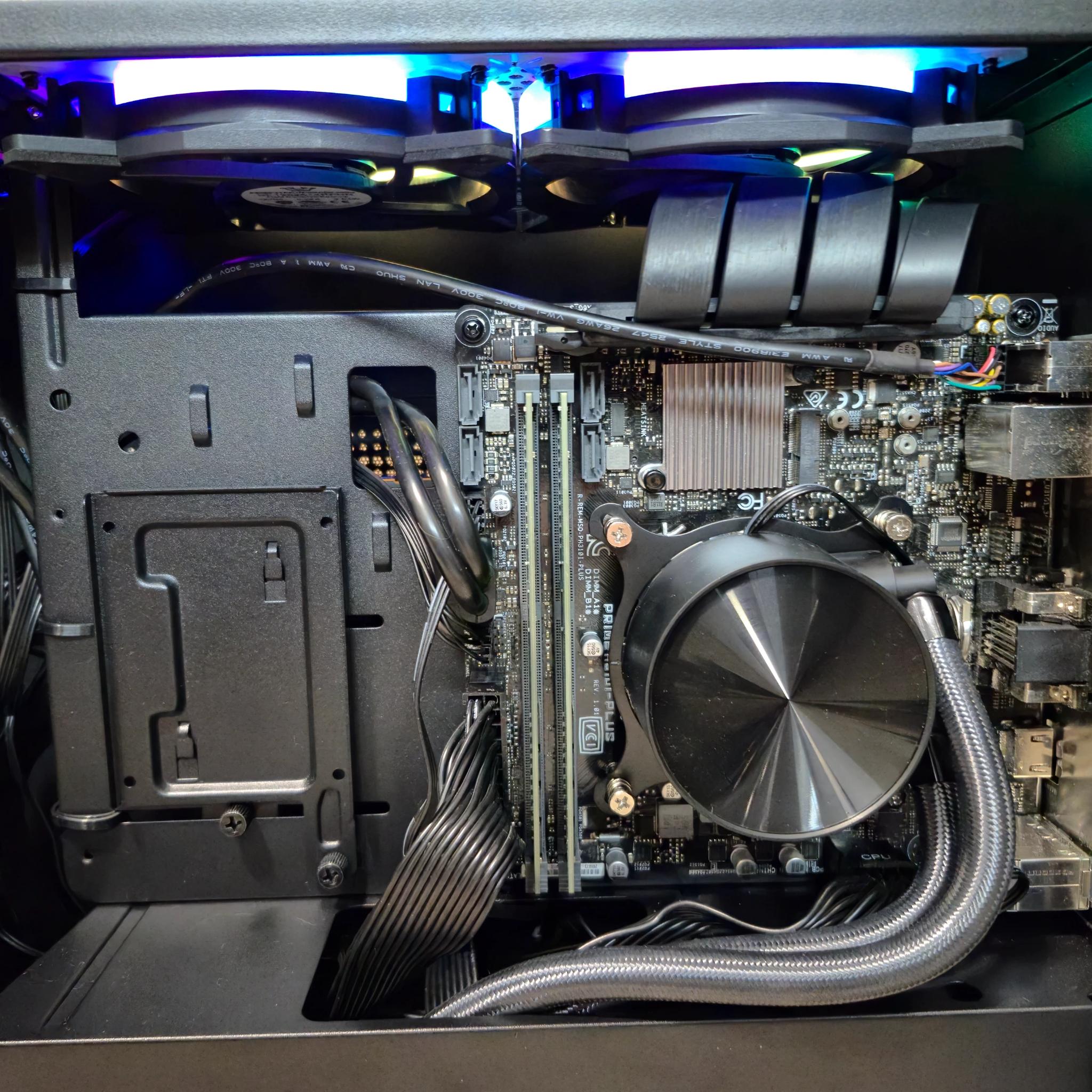ITX + Liquid Cooled | 140 FPS Fortnite | i5-8400, 16GB RAM, Radeon W5700 Pro 8GB, 512GB NVME