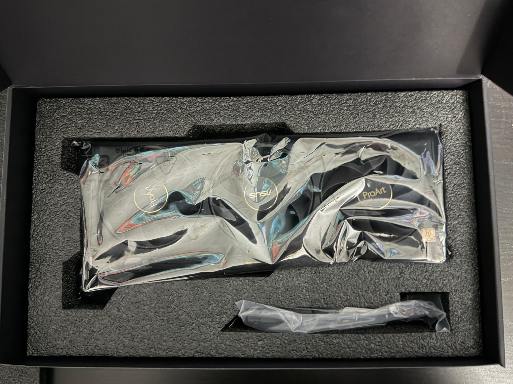 Asus ProArt OC GeForce RTX 4070 Ti SUPER 16gb vram SFF